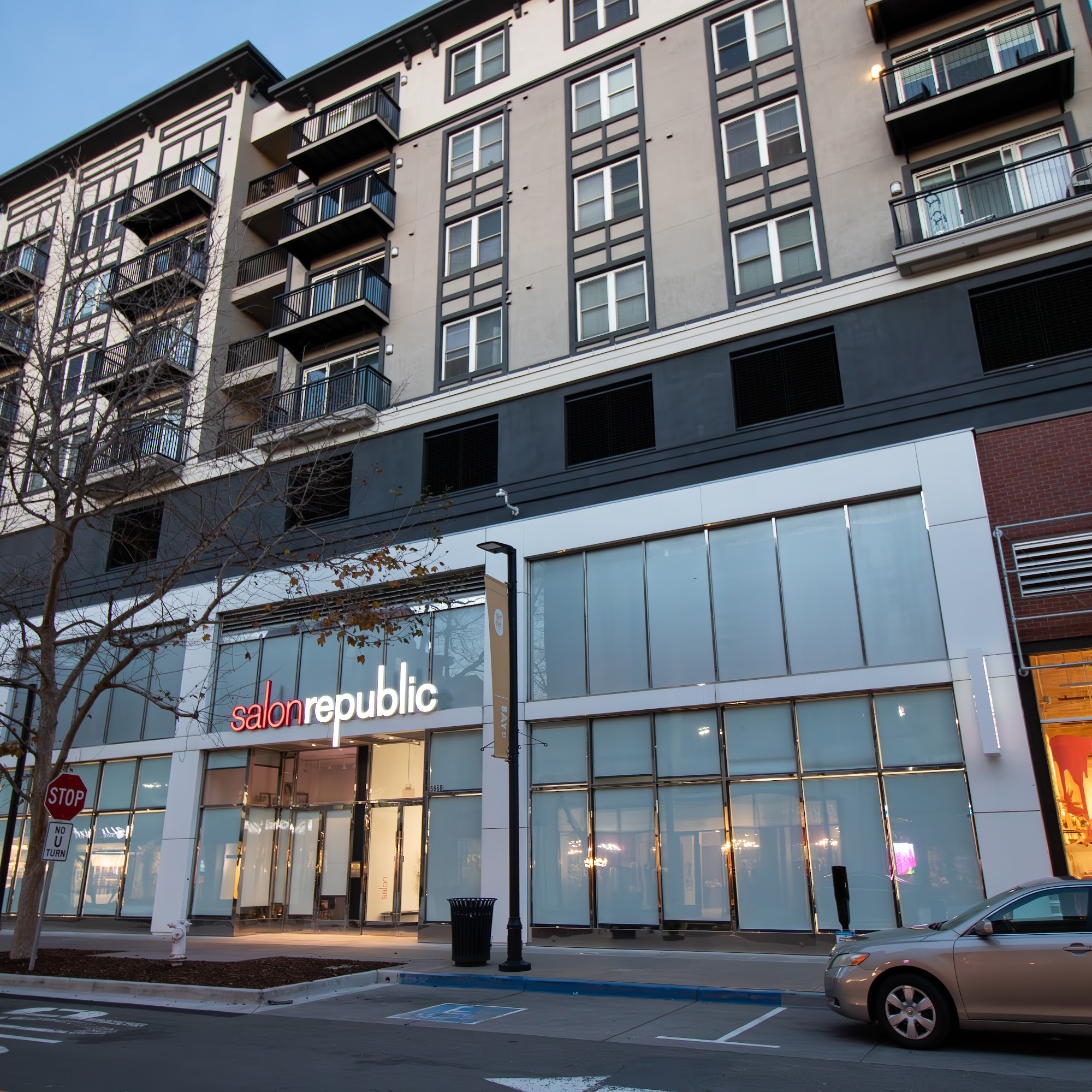 Salon Republic Emeryville 5668 Bay St, Emeryville California 94608
