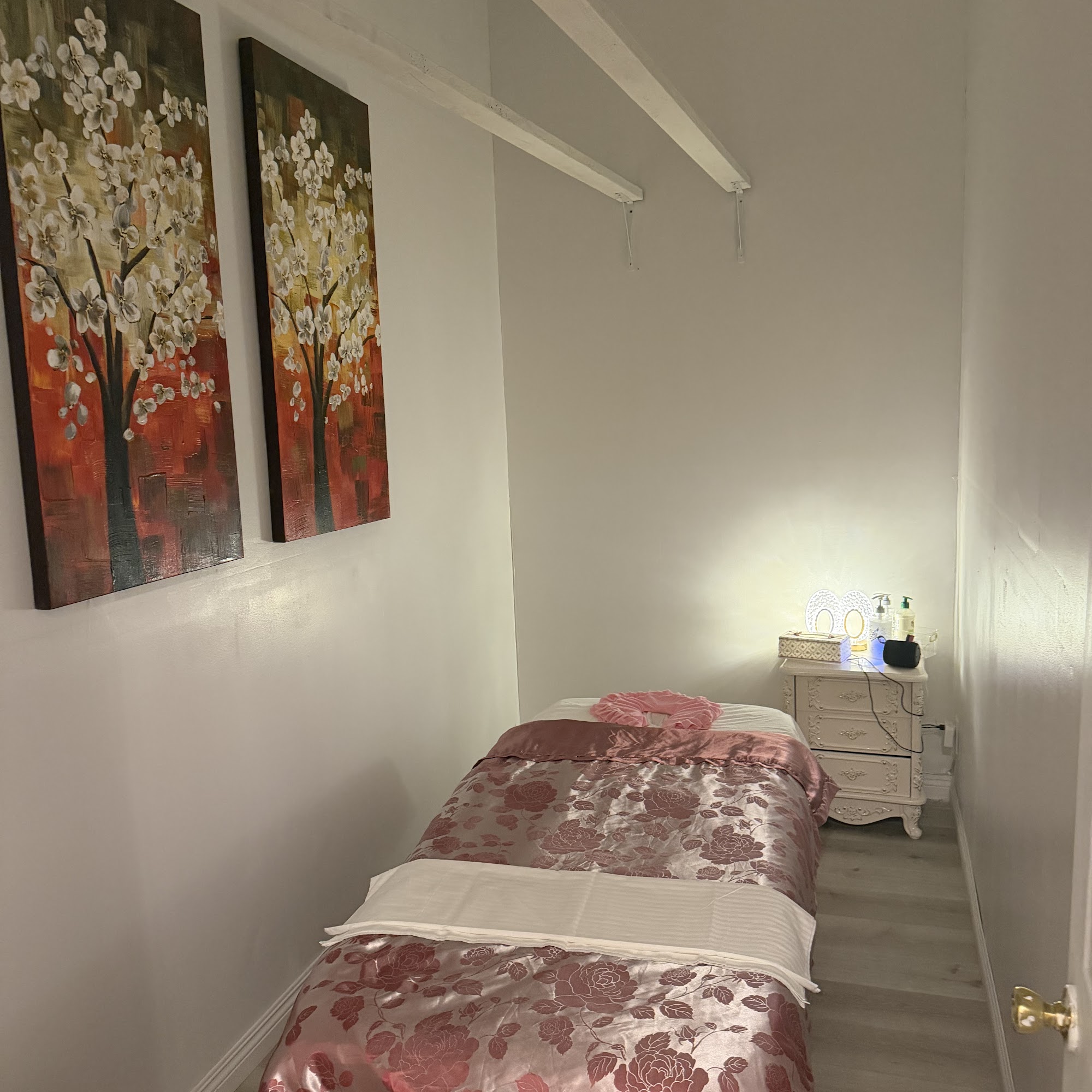 Leading Massage 15612 Ventura Blvd, Encino California 91436