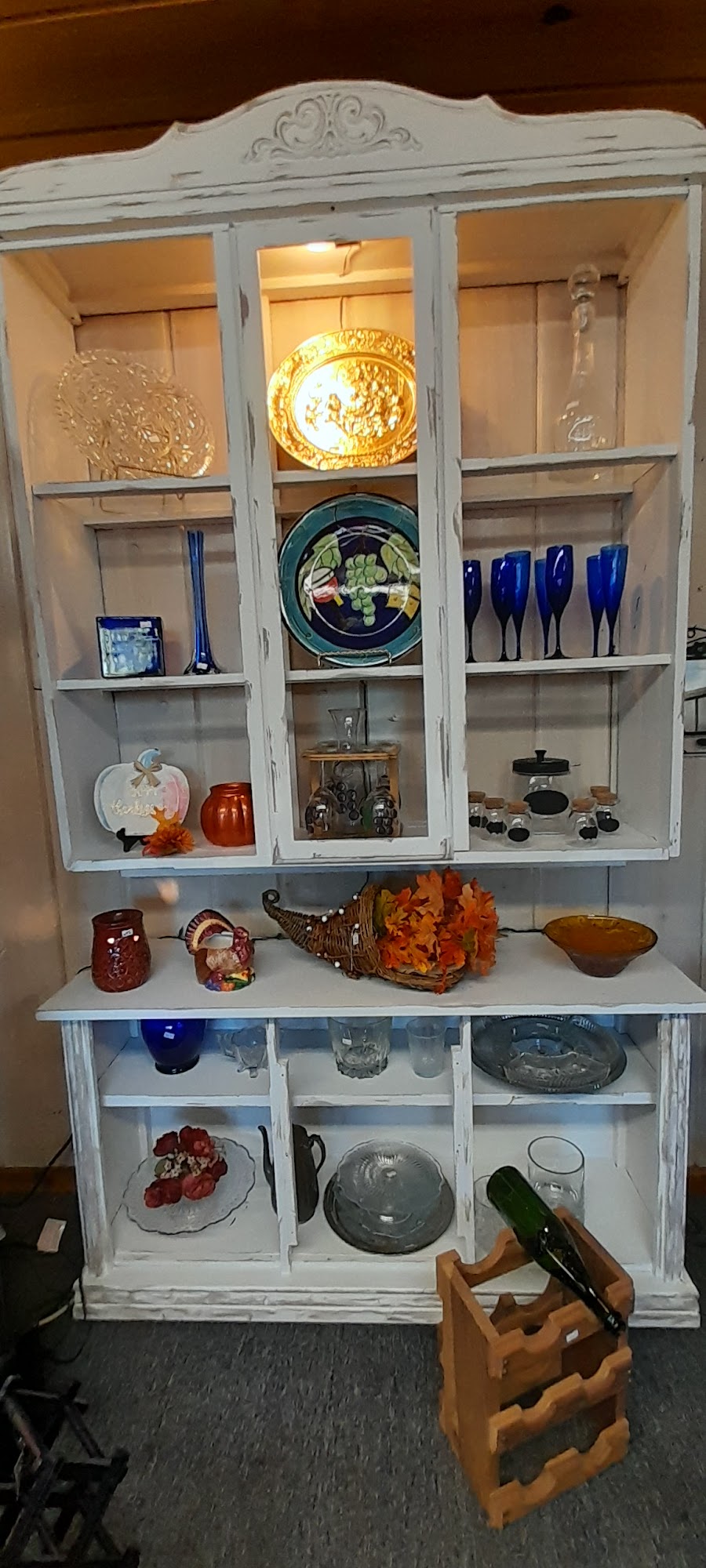 Lucky Finds Thrift & Gift Store Fall River Mills