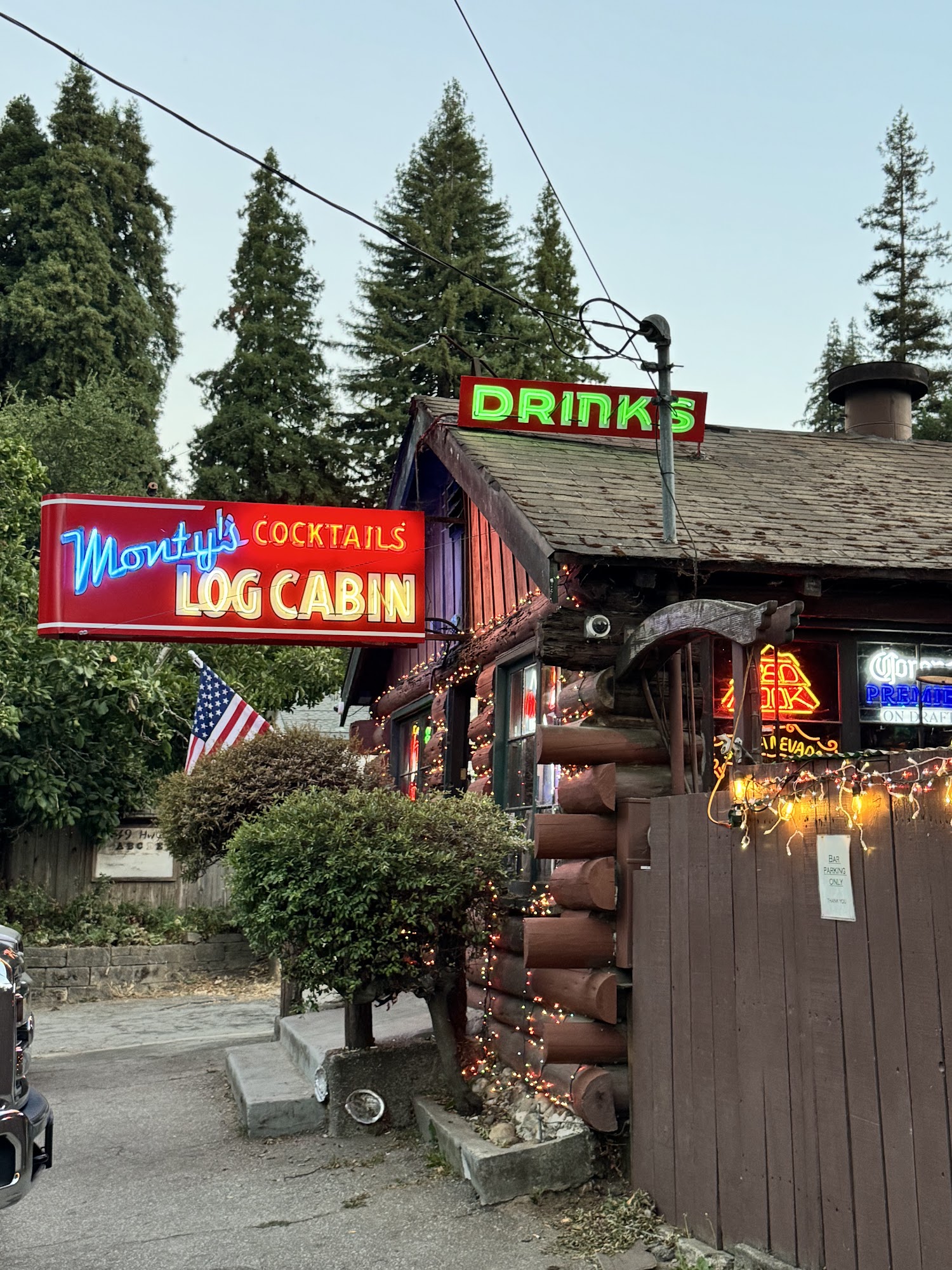 Monty's Log Cabin Felton