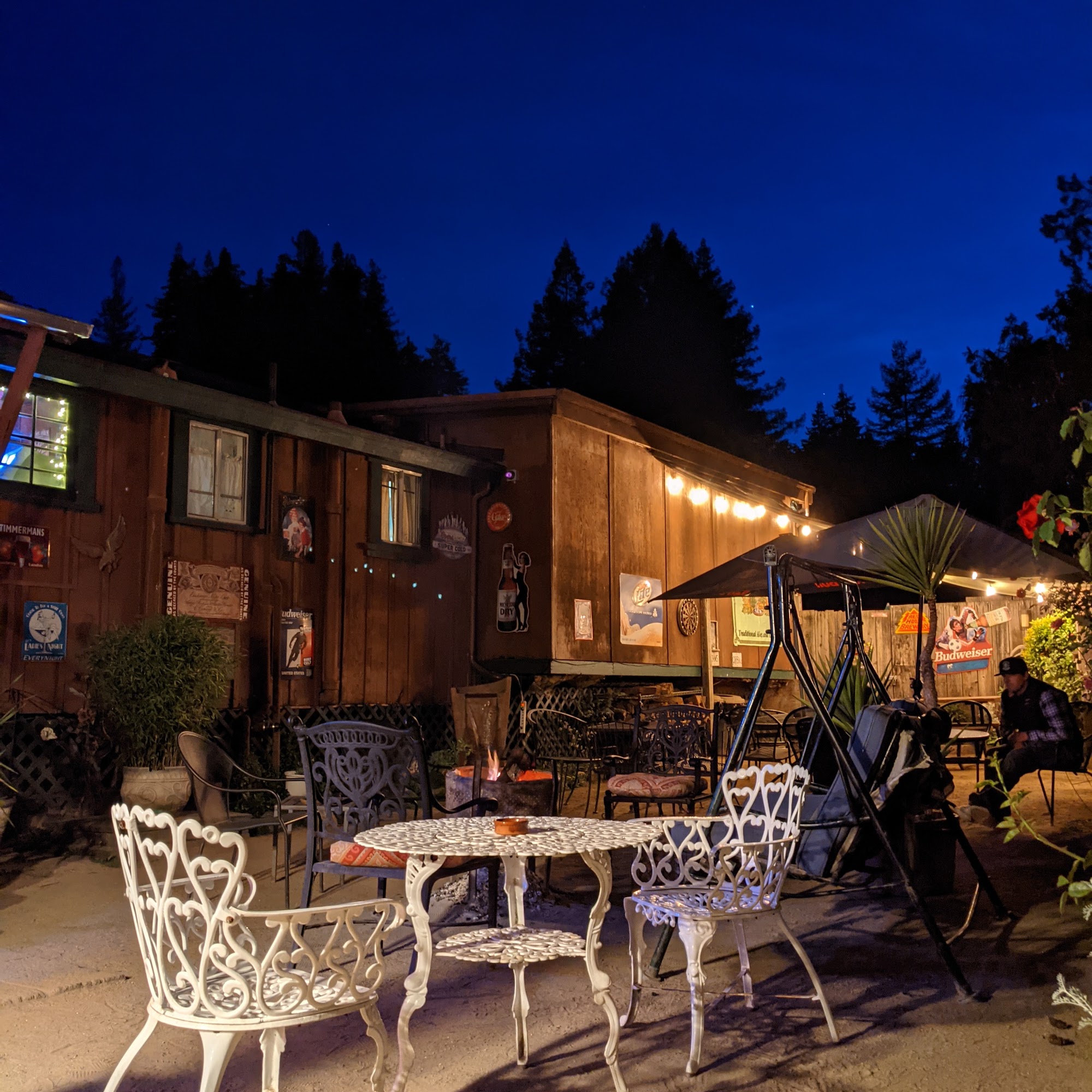 Monty's Log Cabin Felton