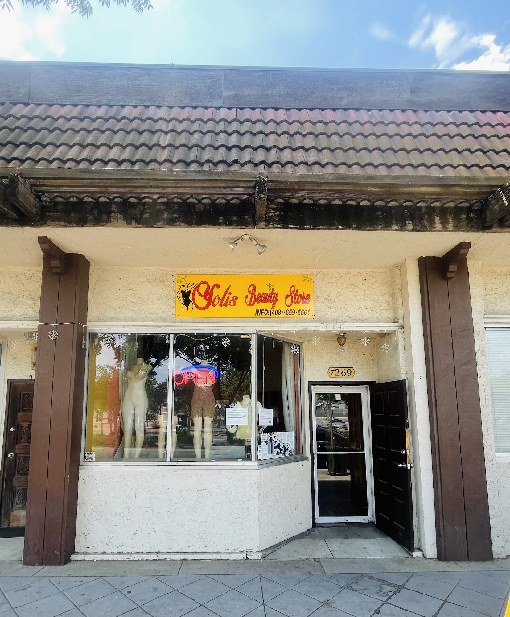 Yolis Beauty store Gilroy