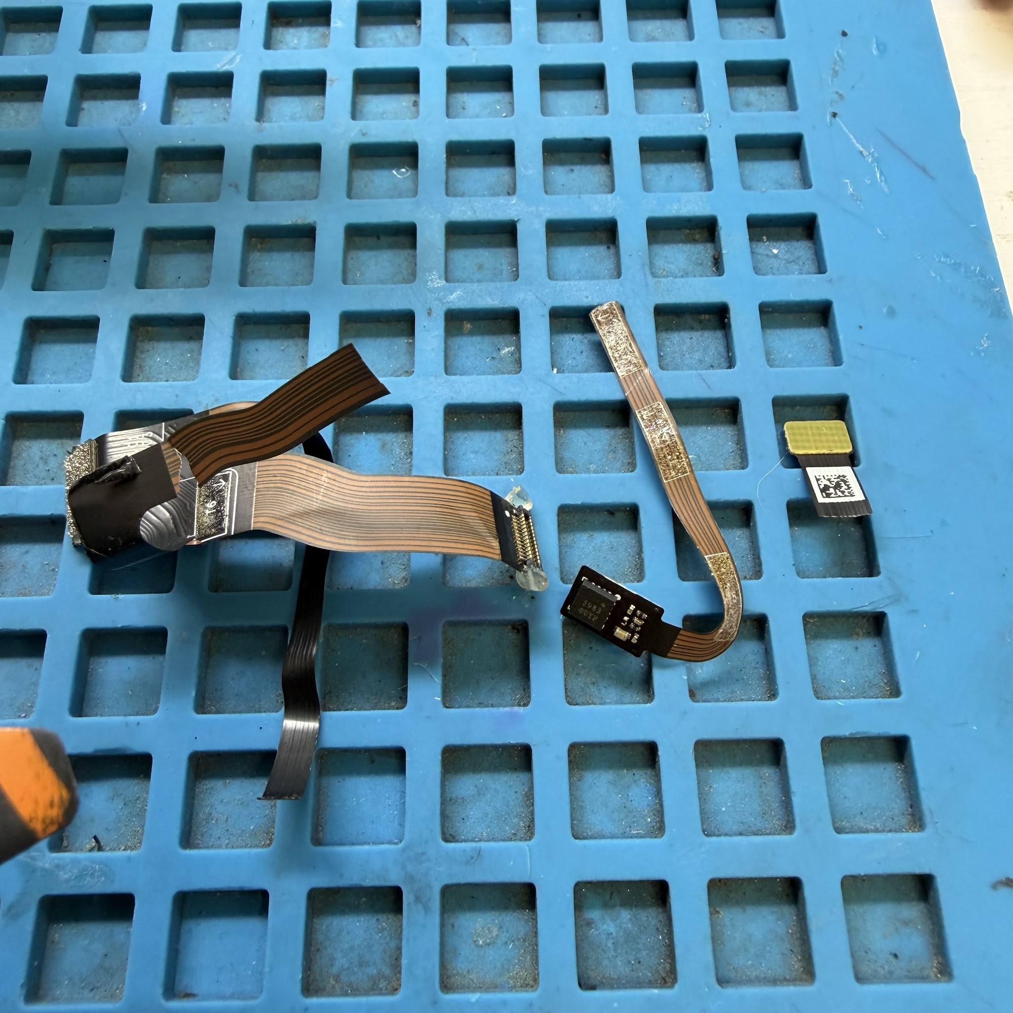 EzFix, phone/tablet/computer, repair/buy/sell. Glendora