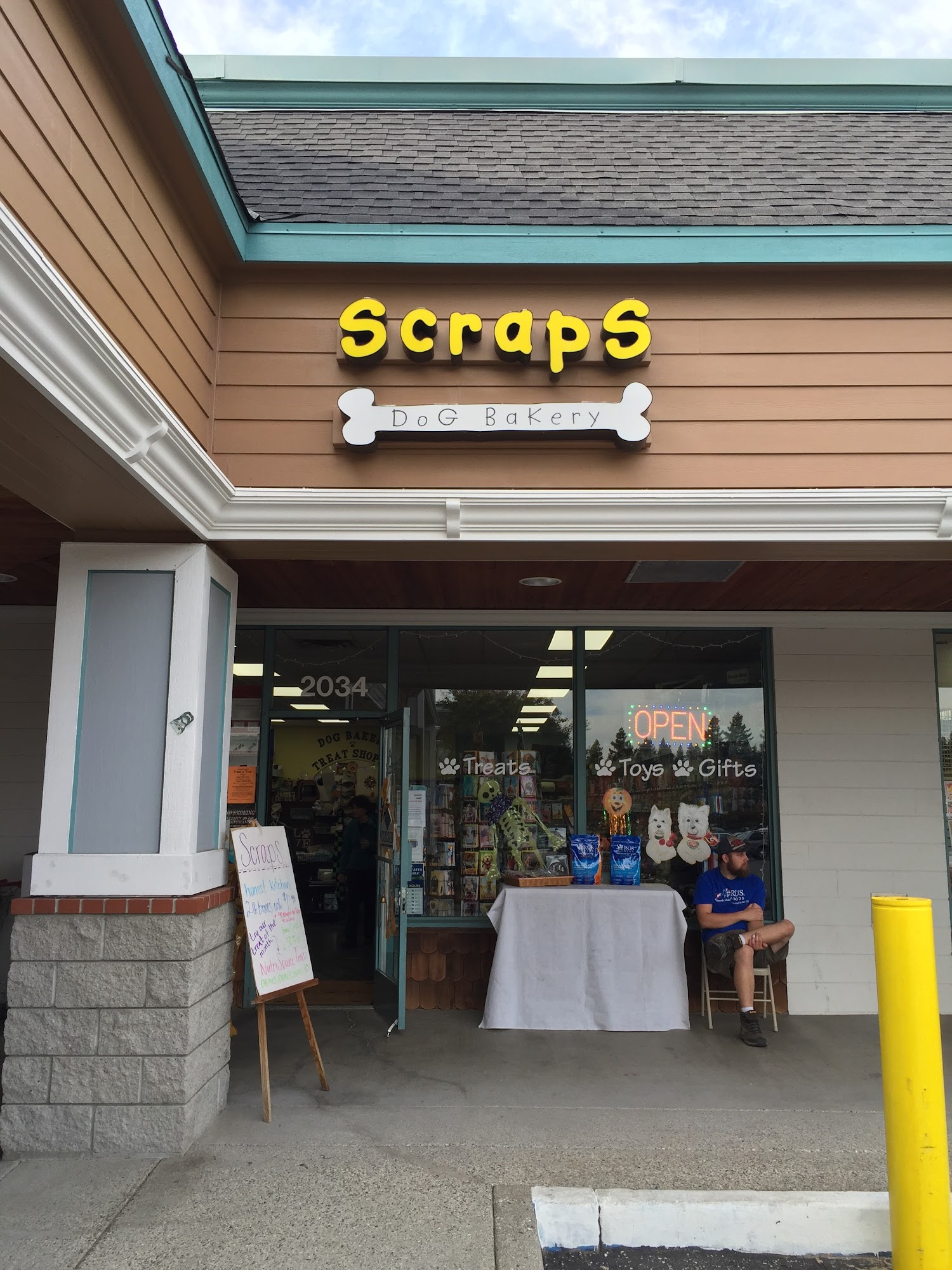 Scraps Dog Bakery at Mountain Mutts Grass Valley