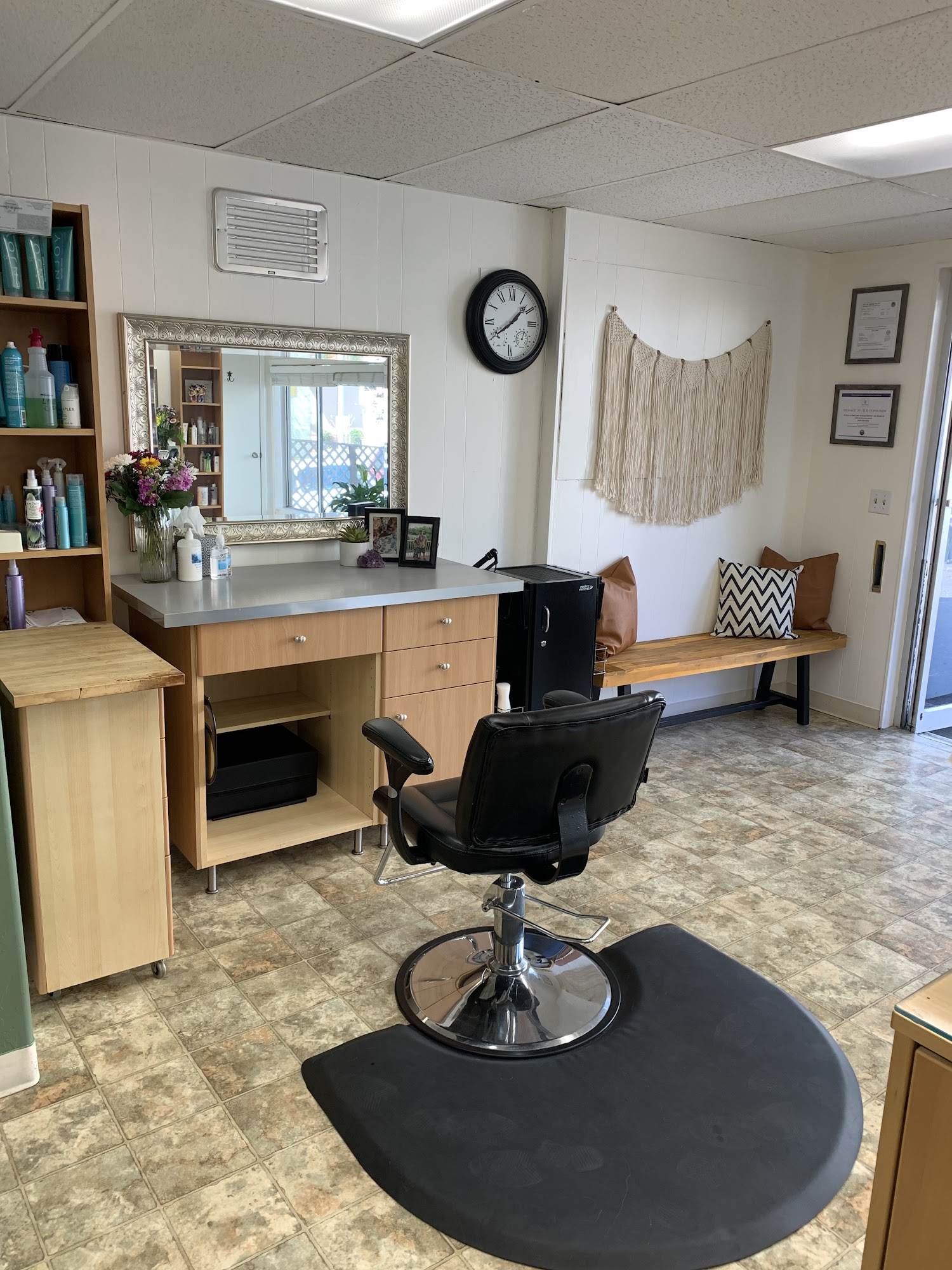 Bank Street Salon 103 Bank St, Grass Valley California 95945