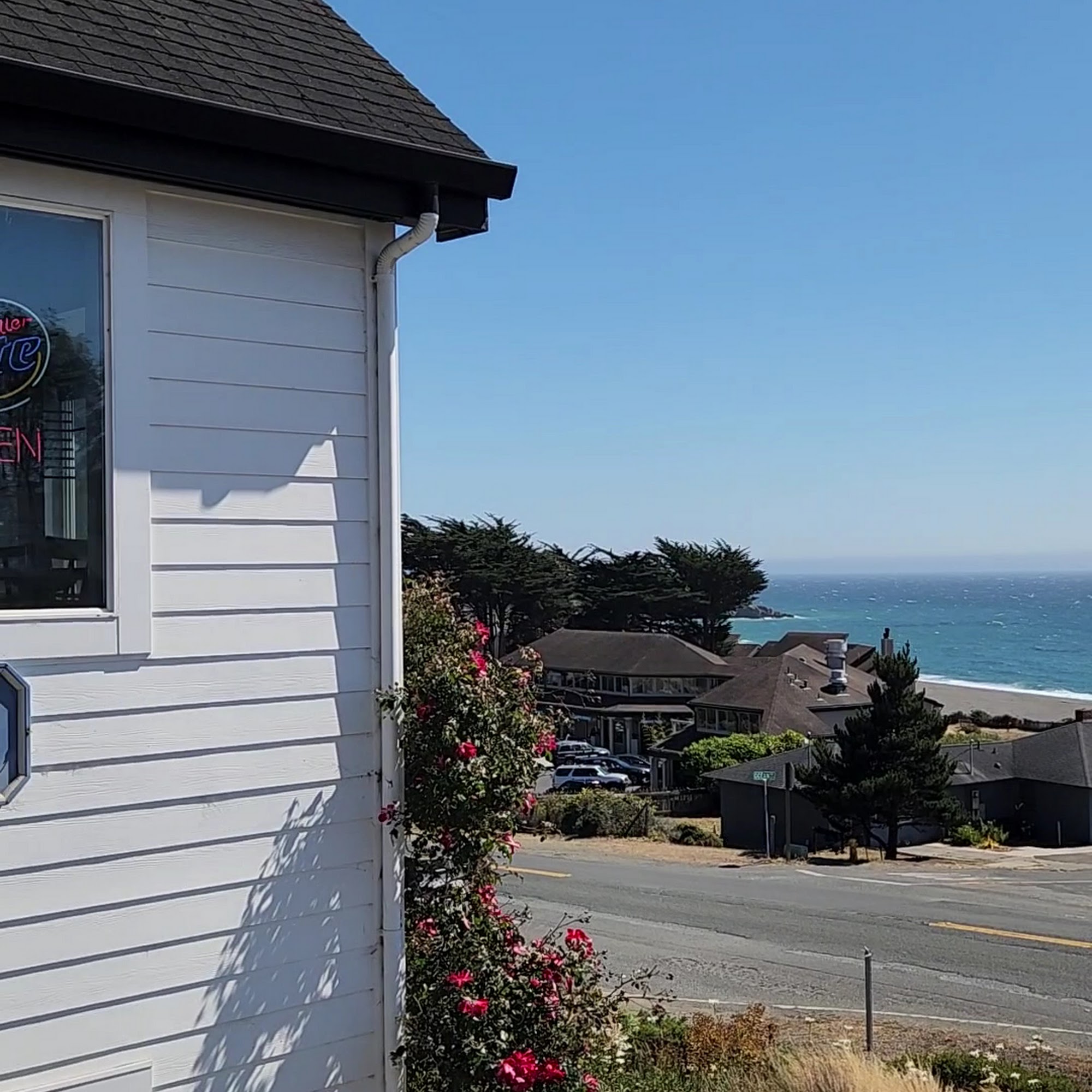 Cove Azul Bar & Grill Gualala