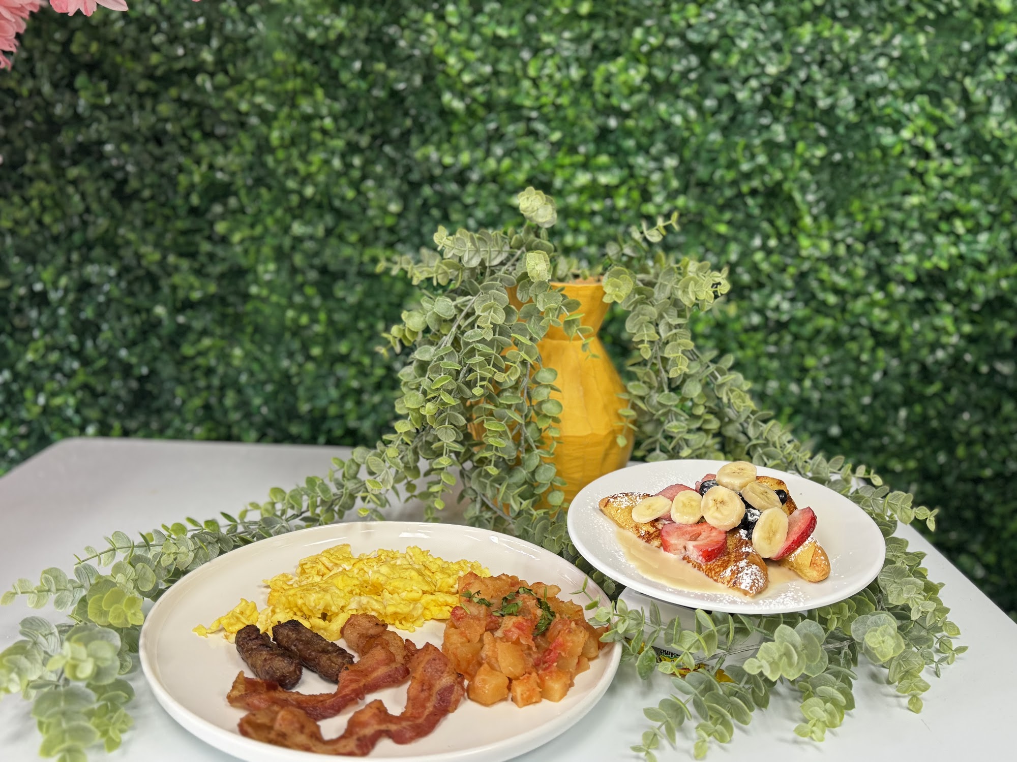 Con Huevos Café Harbor City