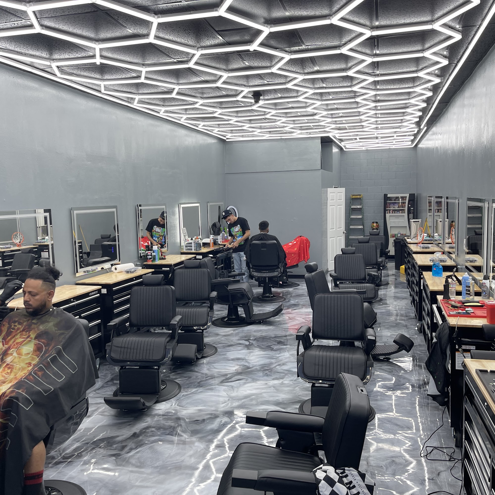 Quality Blends Barbershop 12738 Crenshaw Blvd, Hawthorne California 90250