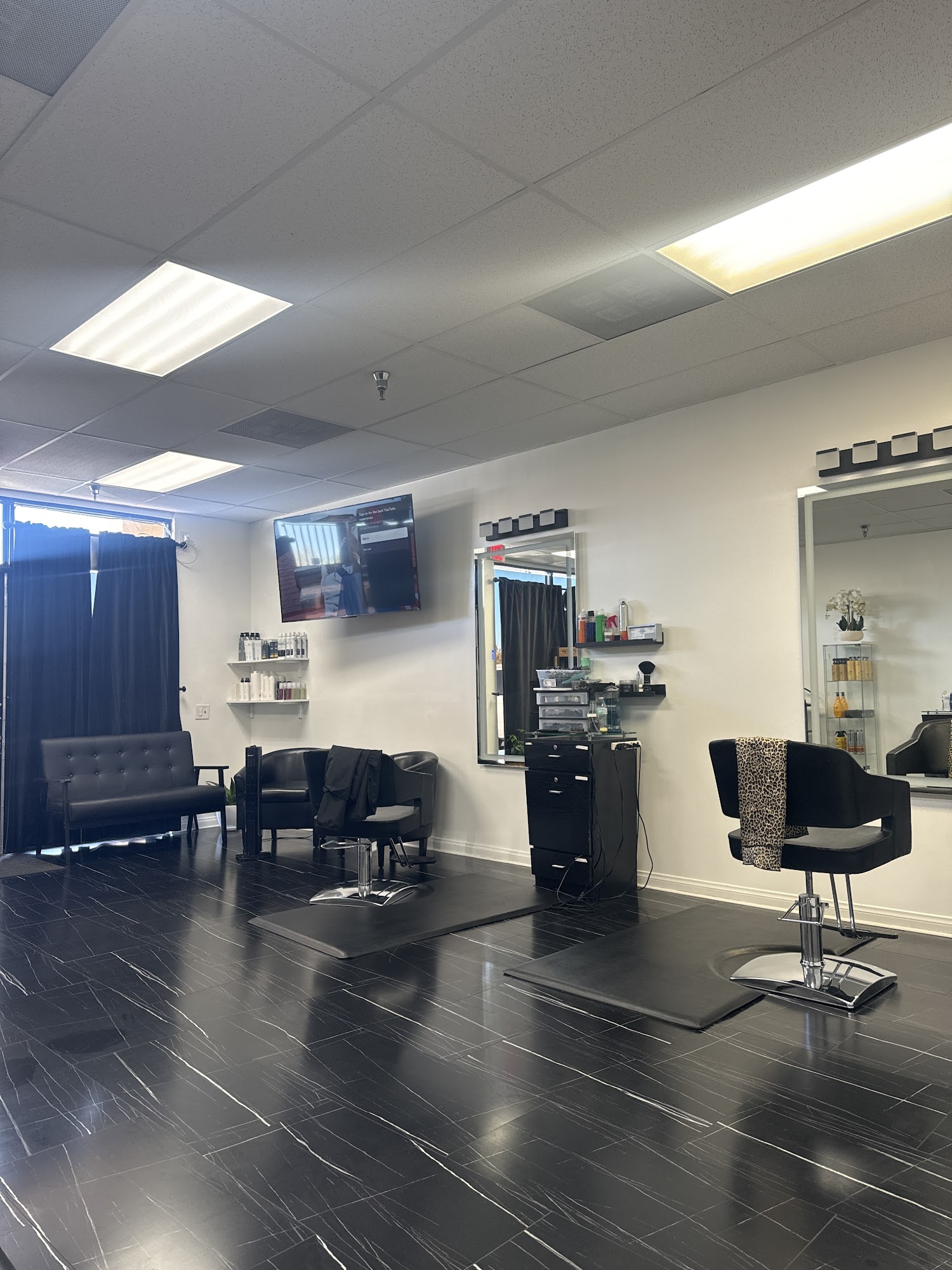Salon María 15664 Main St, Hesperia California 92345