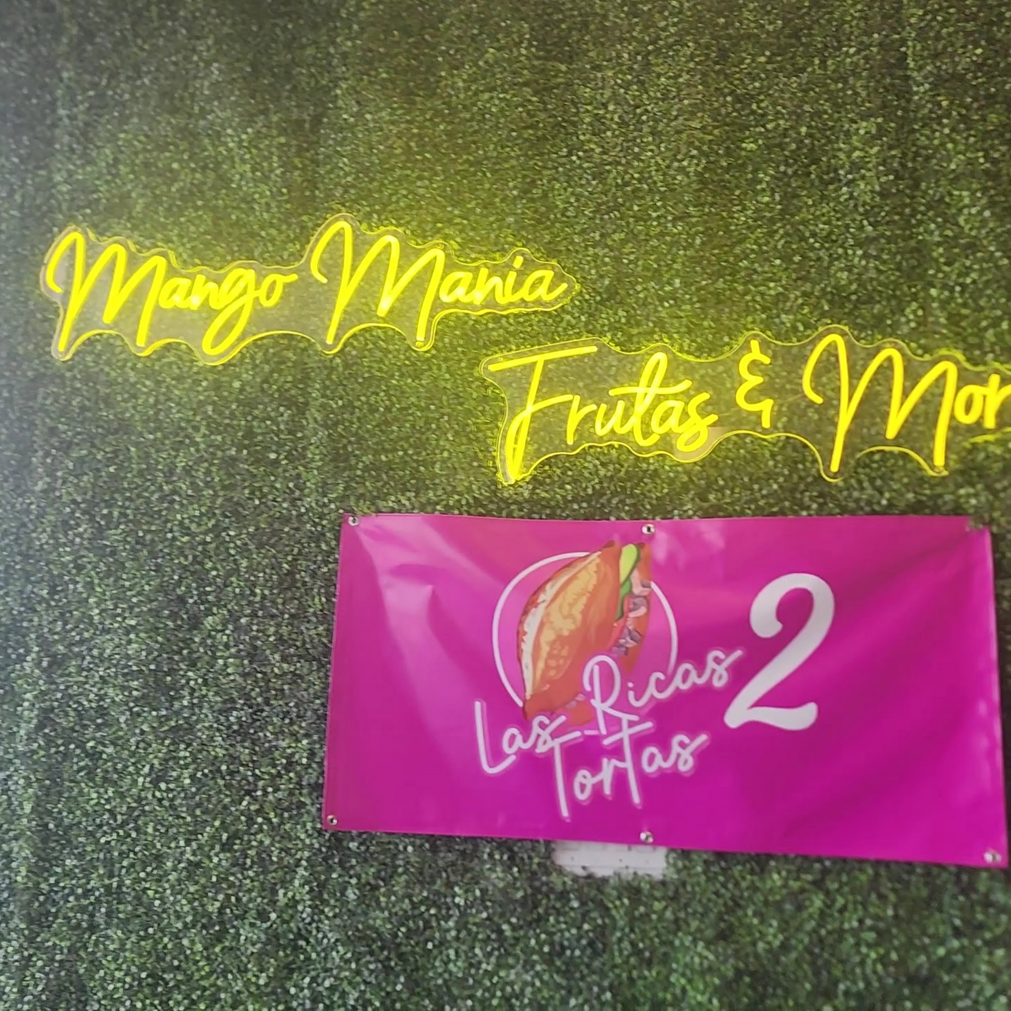 Mango Mania Frutas & More
