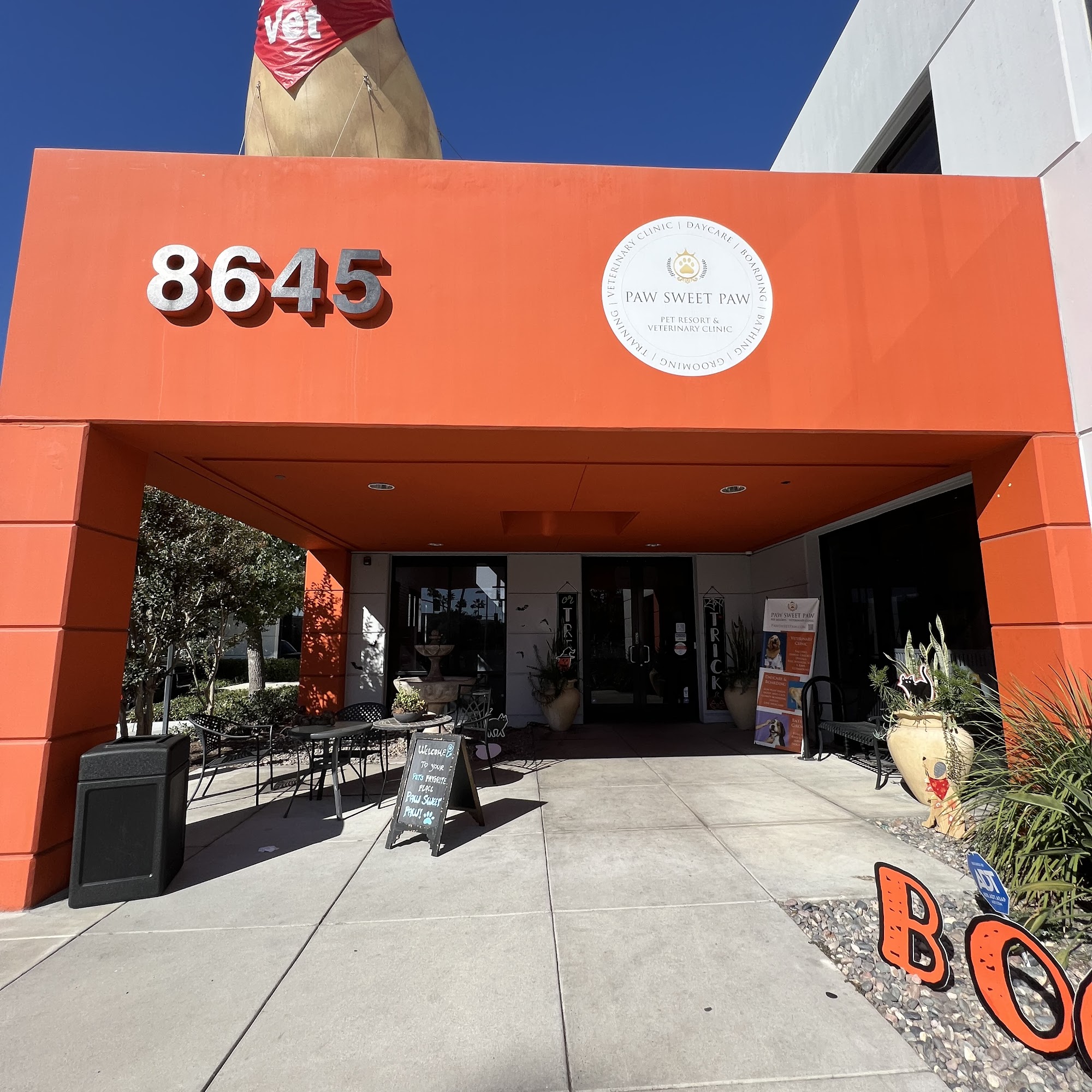 Paw Sweet Paw | Pet Resorts Irvine