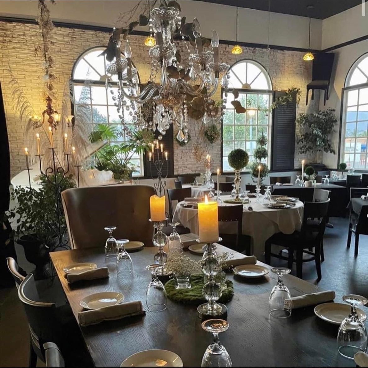 Chandelier Lounge Cuisine Jamul