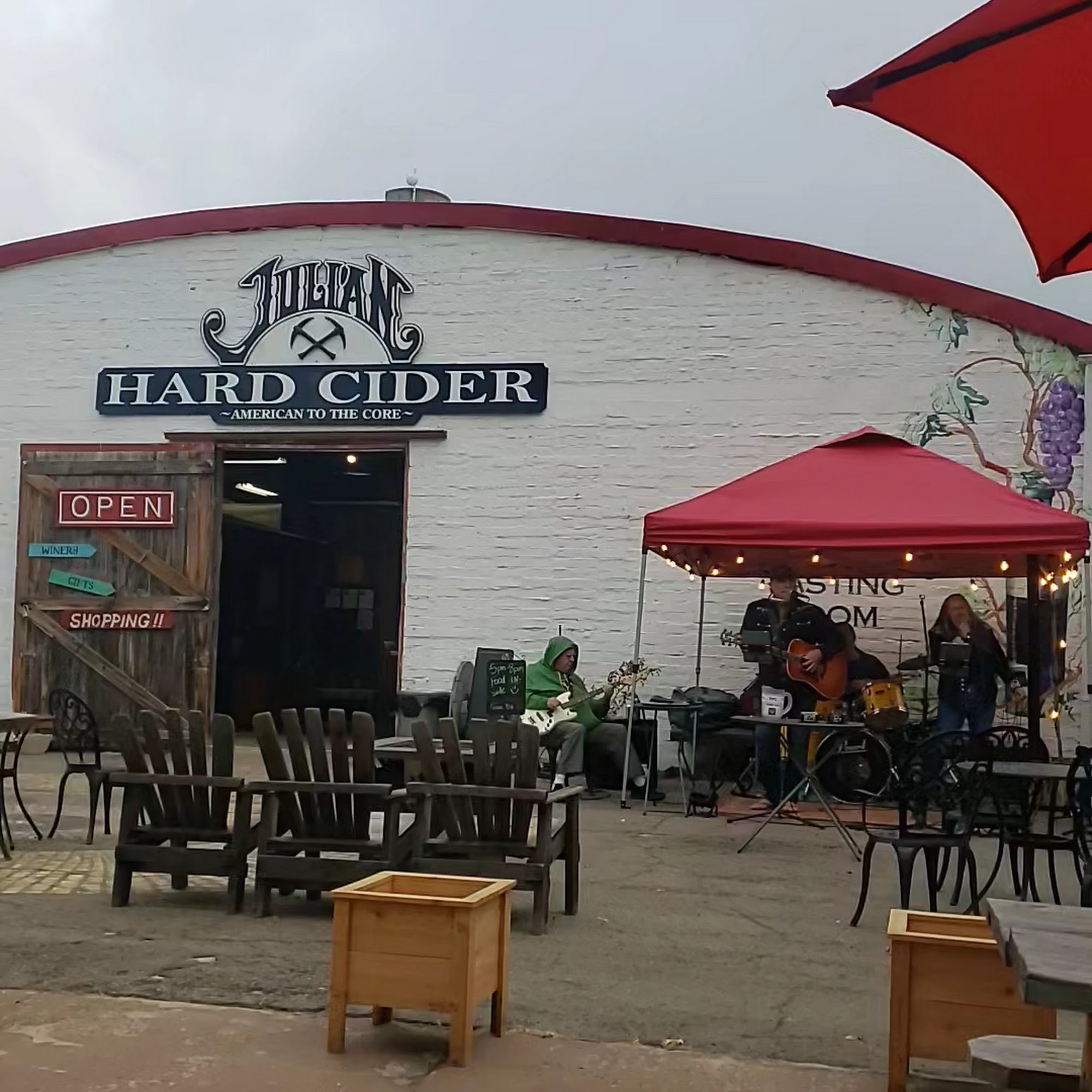 The Cooler, Tap & Tasting Room Julian