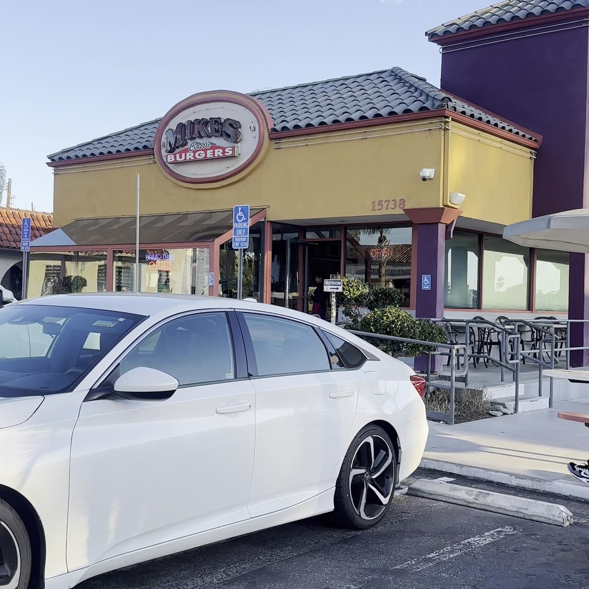 Mike's Classic Burgers La Mirada