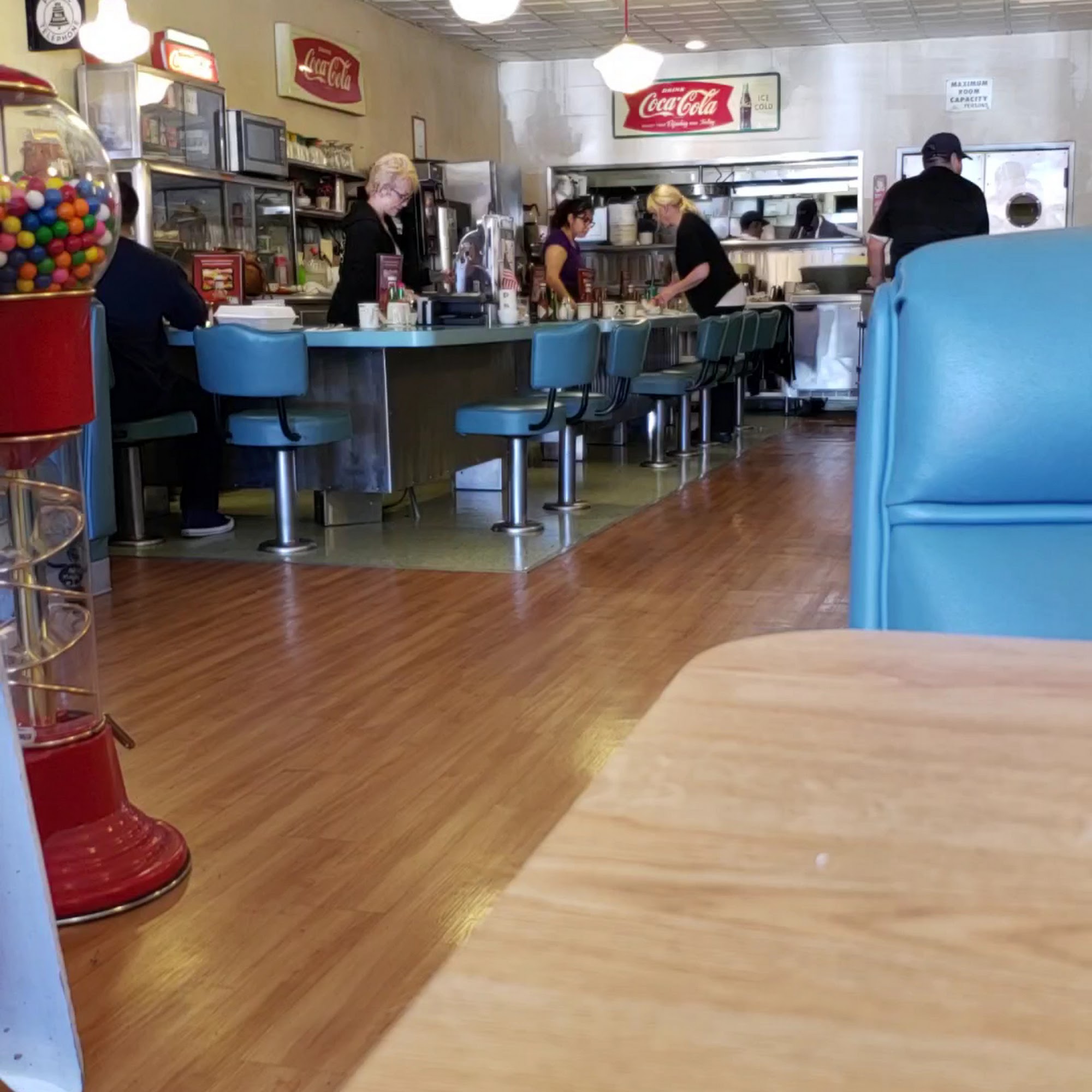 Roberta's Village Inn La Verne