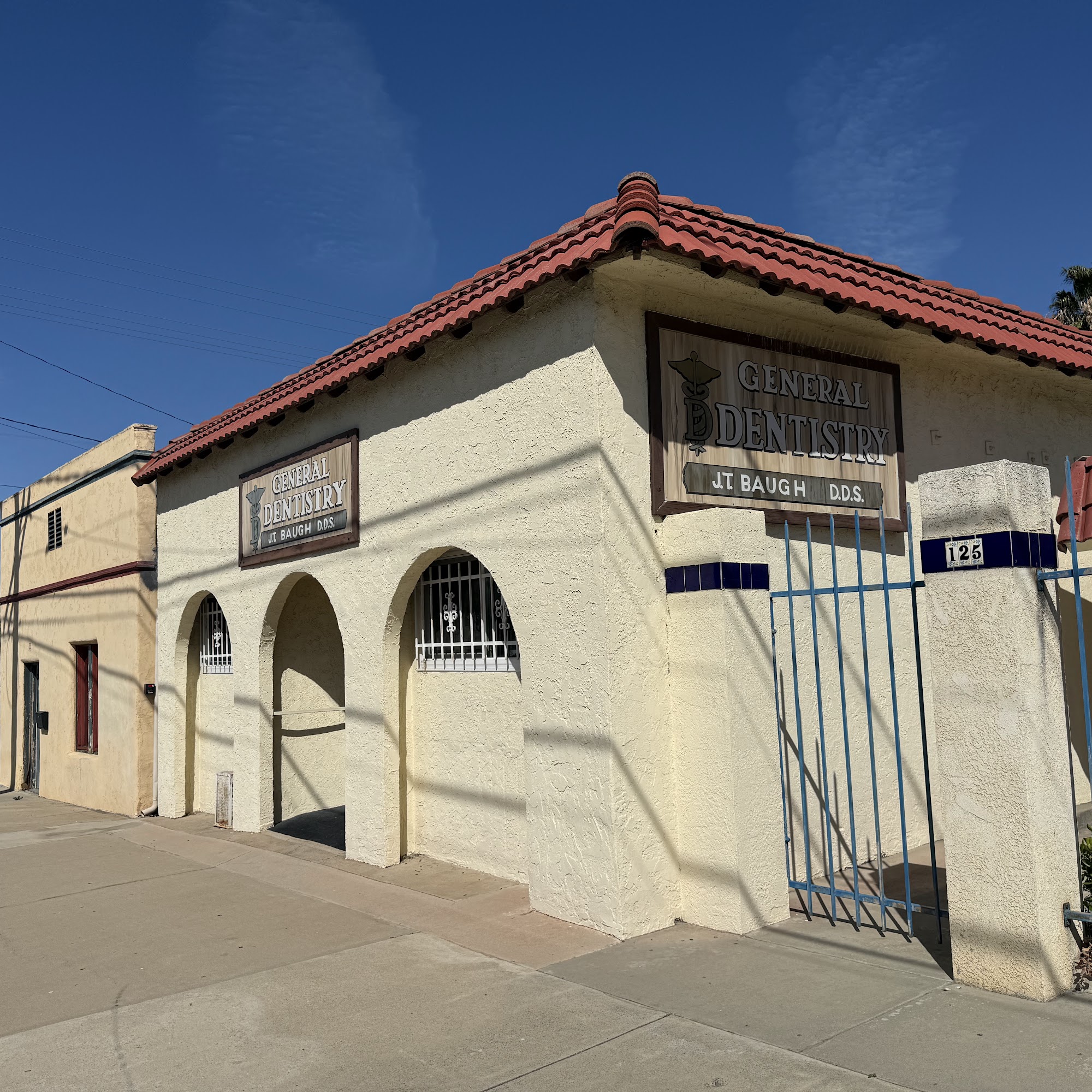 Baugh J T DDS 125 W Peck St, Lake Elsinore California 92530
