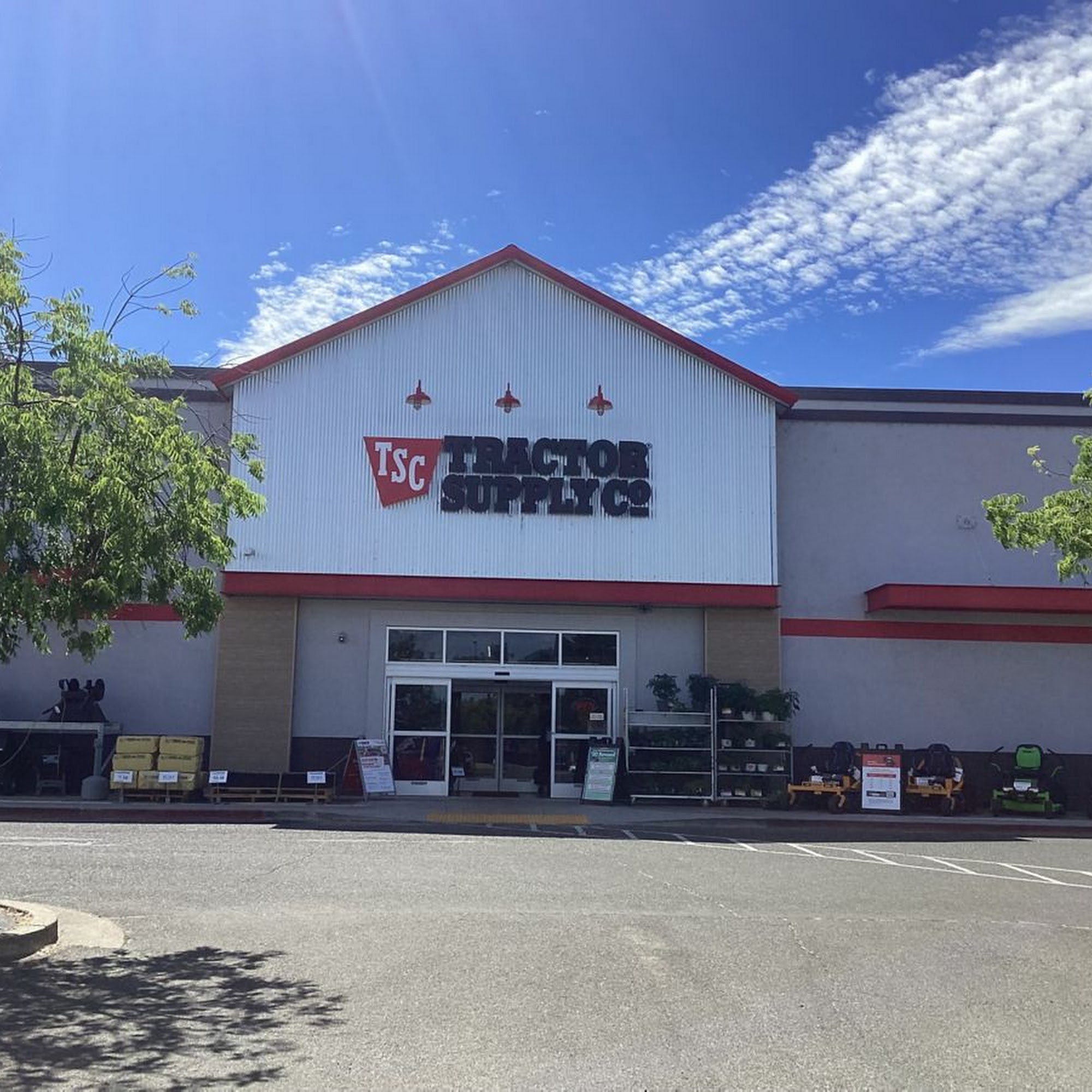 Tractor Supply Co. Lakeport