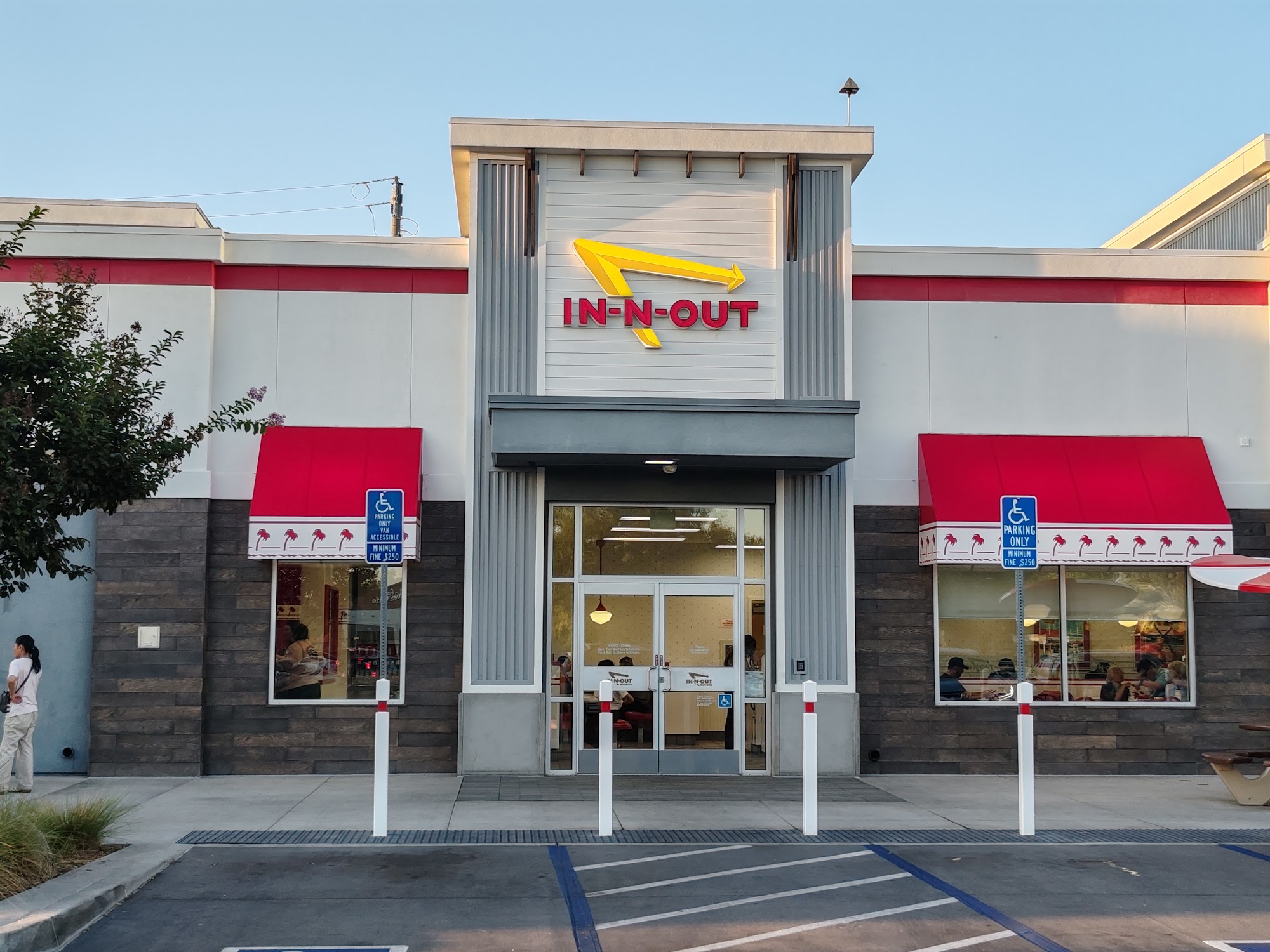 In-N-Out Burger Lakewood