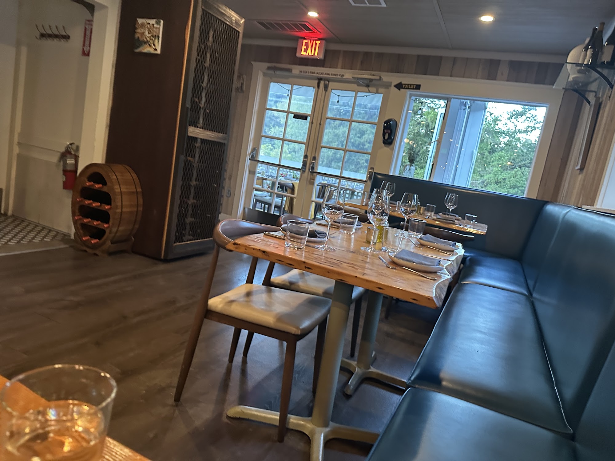 Tavola Rustica - Larkspur Larkspur