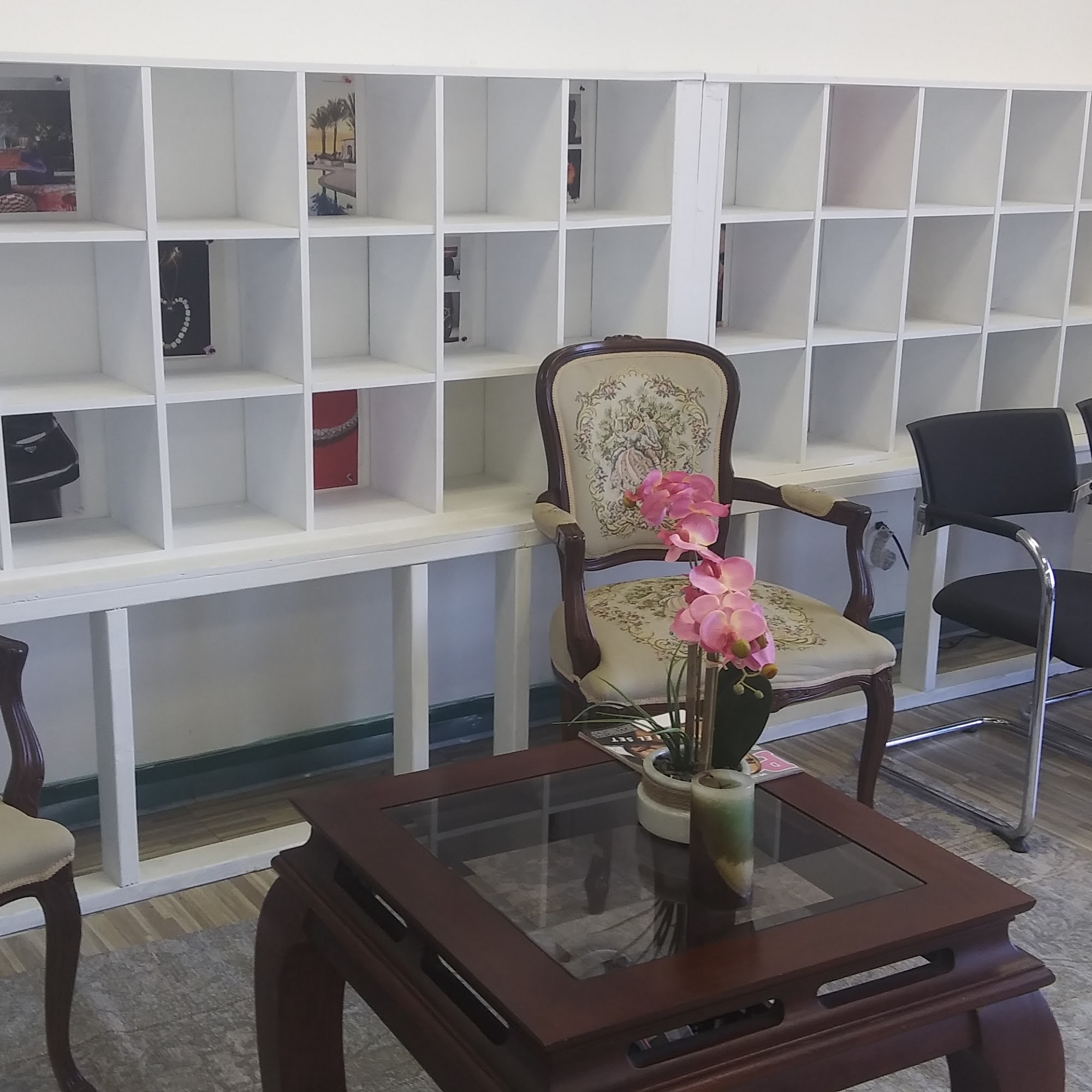 Lisa's Salon & Barbershop 15031 Prairie Ave, Lawndale California 90260