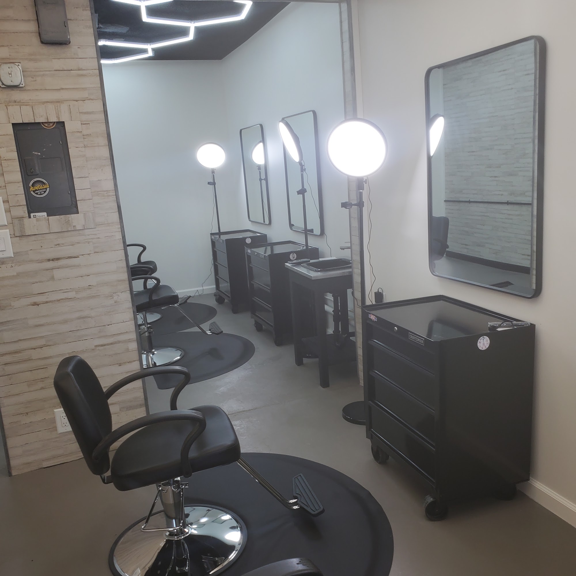 El Barrio Barberia 7704 Pearblossom Hwy, Littlerock California 93543