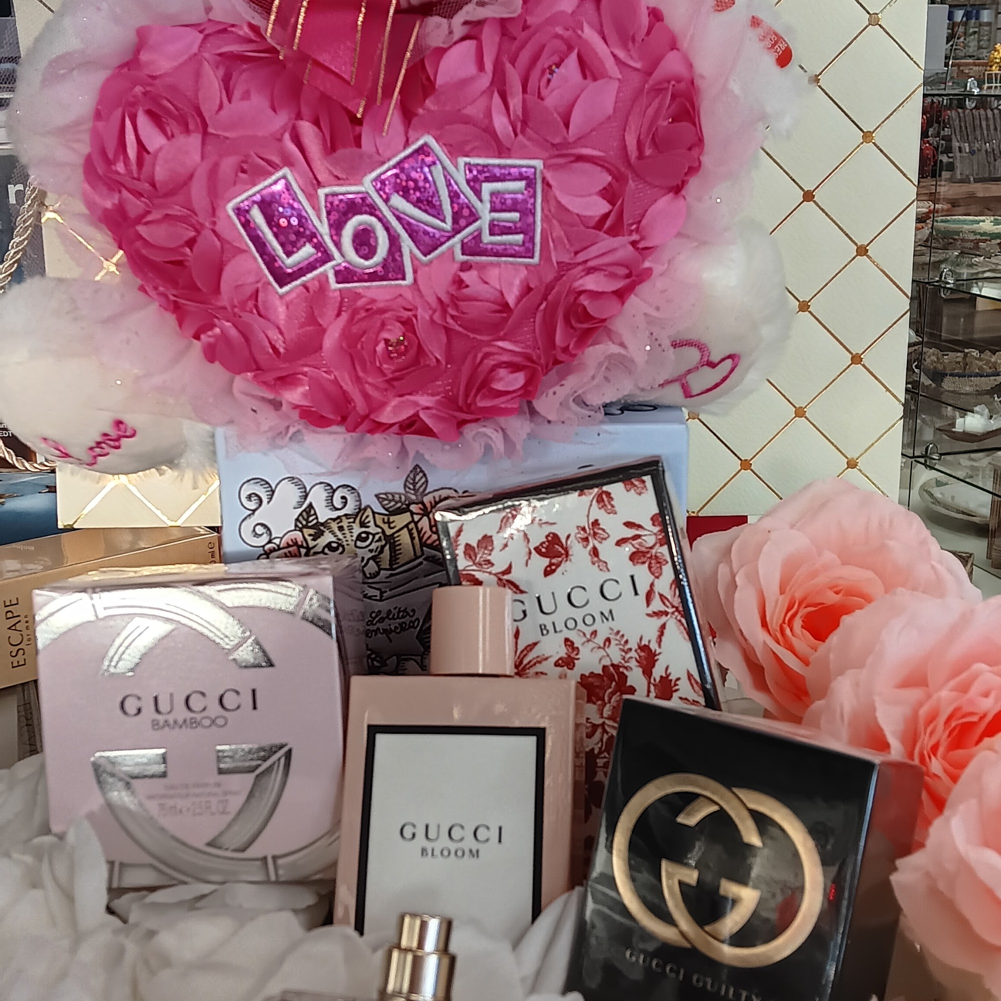 LORENA'S PERFUMES. PAQUETERÍA Y ENVIOS DE DINERO Littlerock