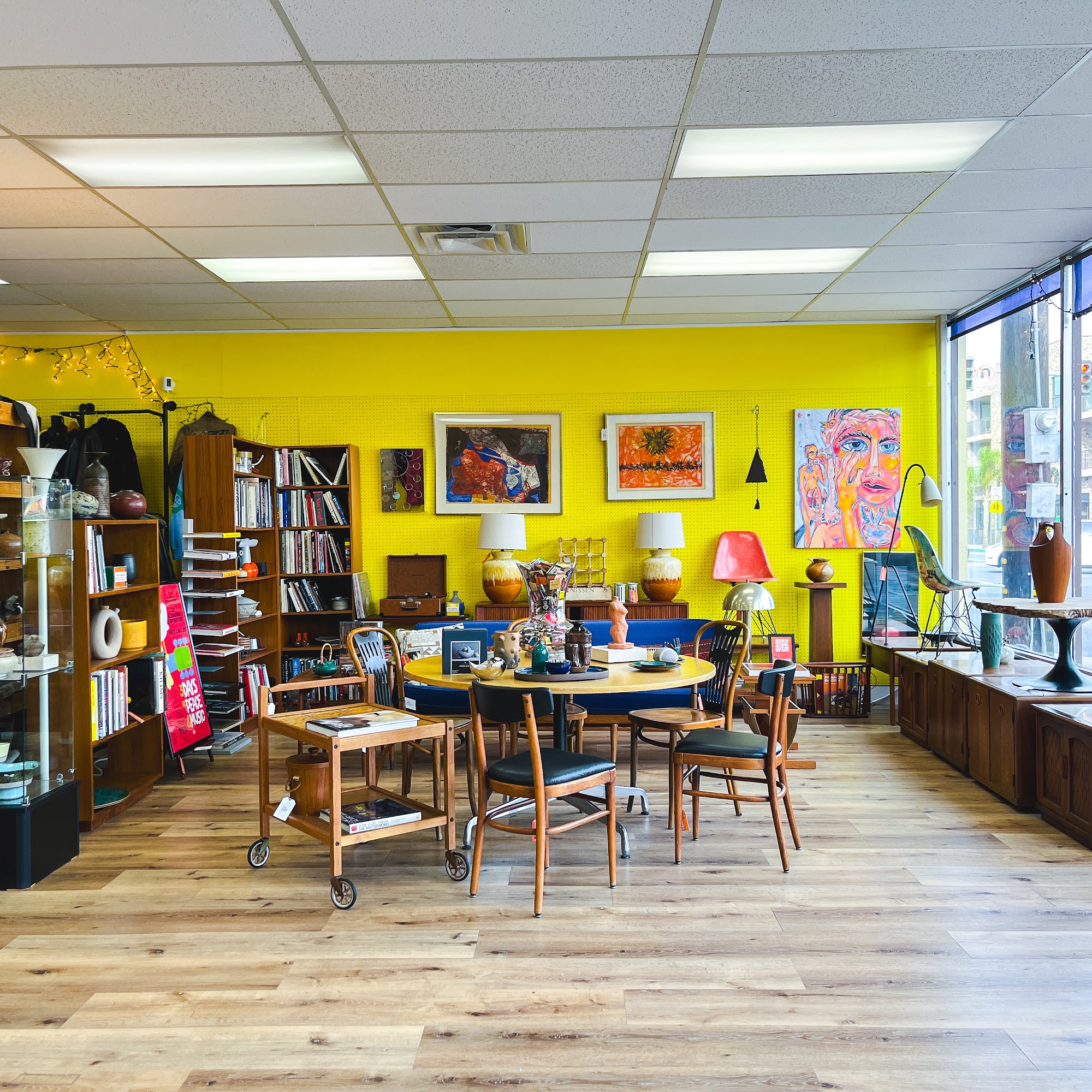 The Hive Vintage Collective Lomita