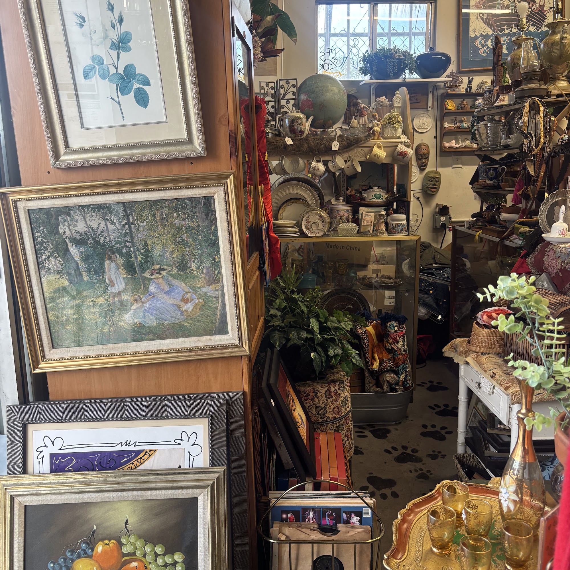 Angels for animals thrift boutique
