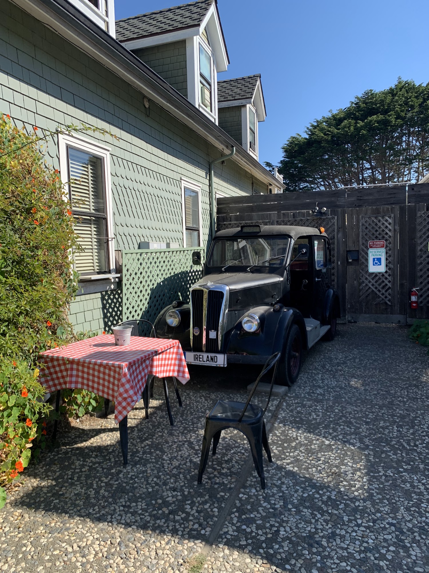 Patterson's Pub Mendocino