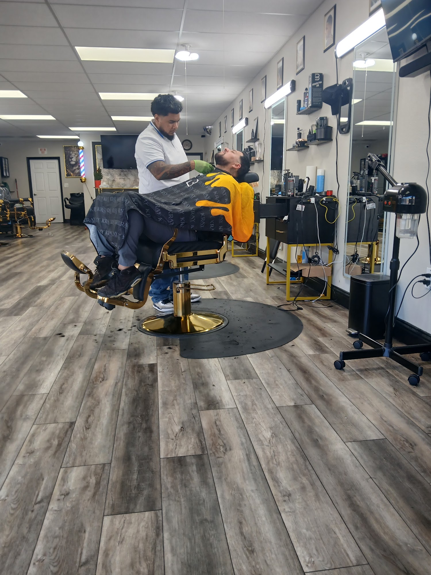 GoldenBlade Barbershop
