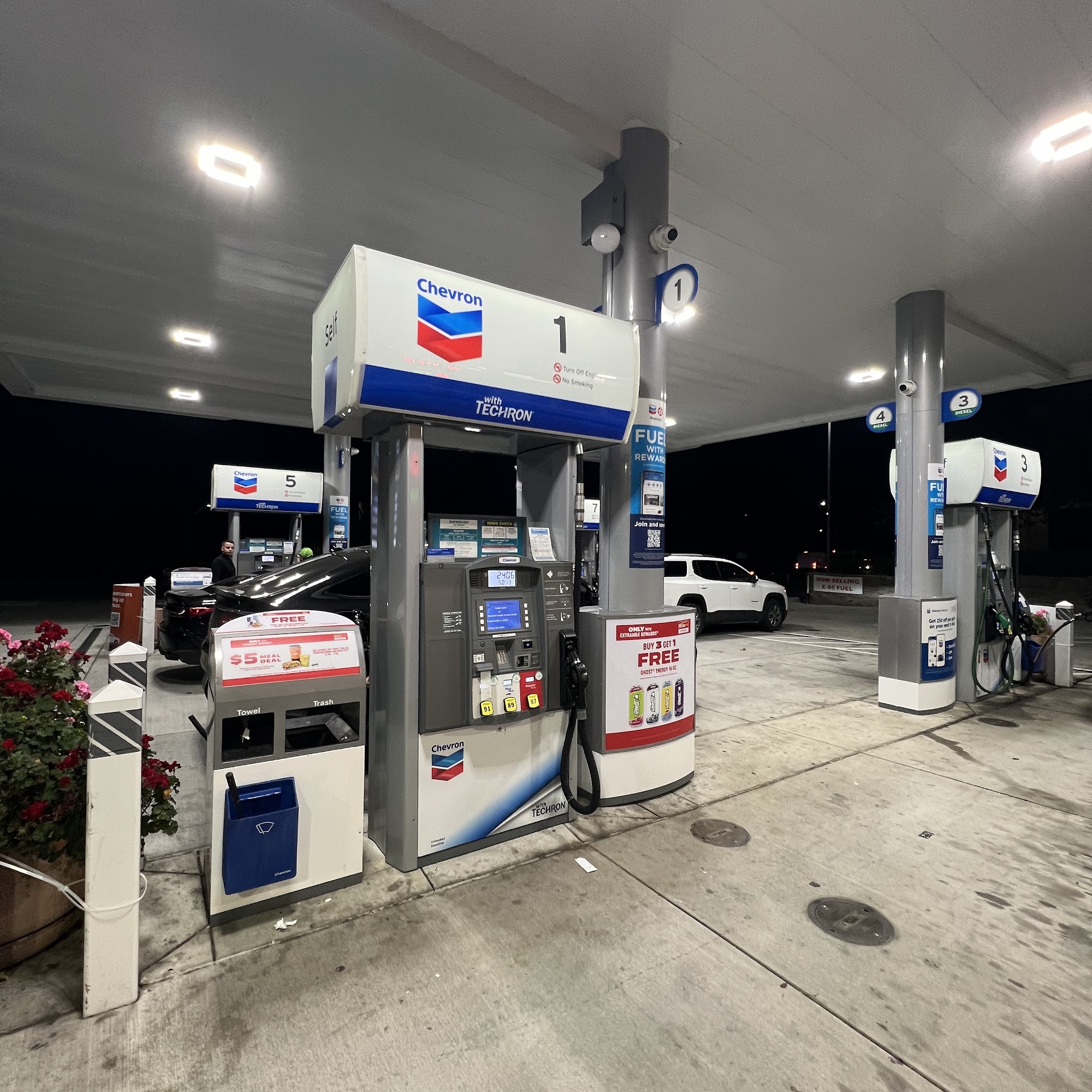 Chevron Gas Mill Valley