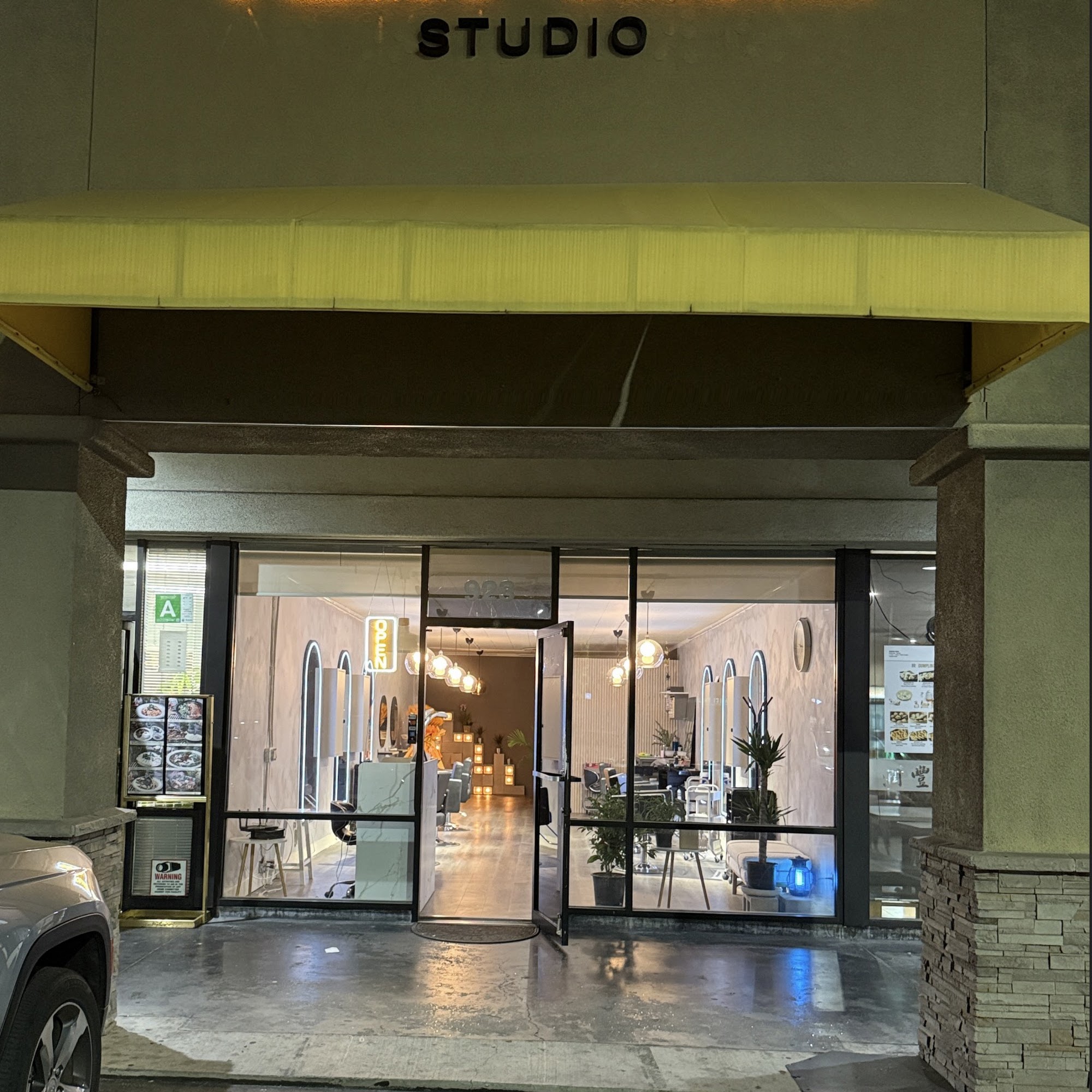 Very Hair Studio 923 W Duarte Rd, Monrovia California 91016