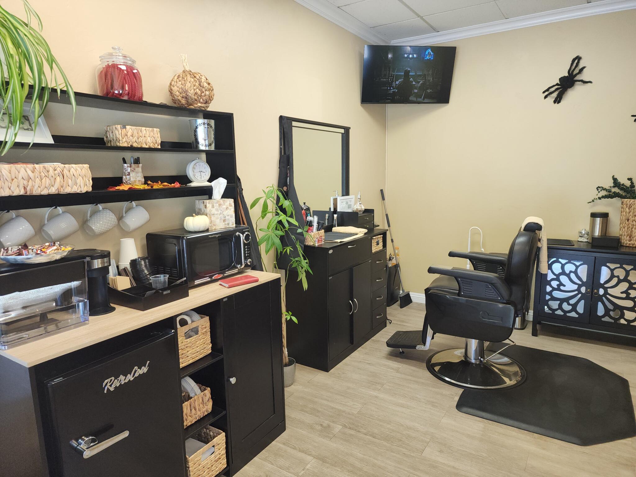 Cuts on the Green 19420 CA-116, Monte Rio California 95462