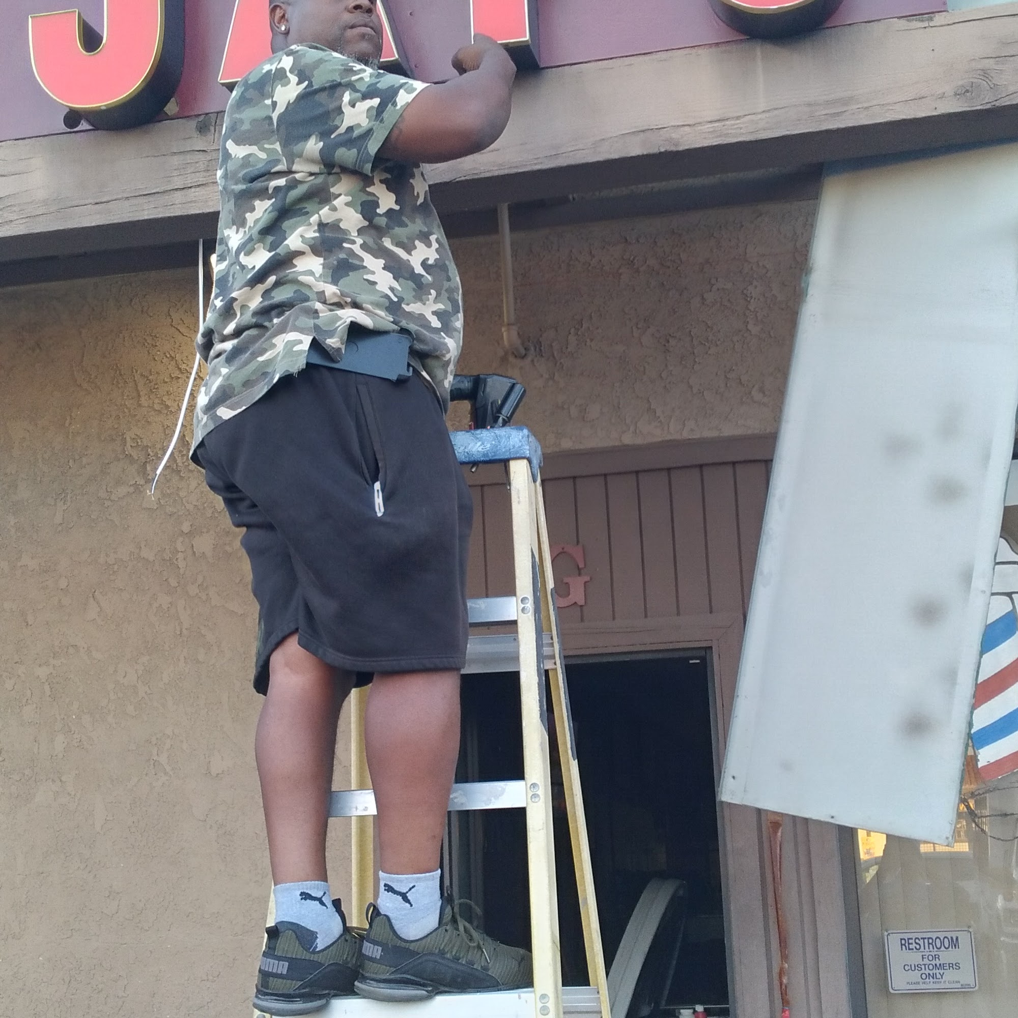 Jay's Quick Cuts 14051 Indian St, Moreno Valley California 92553