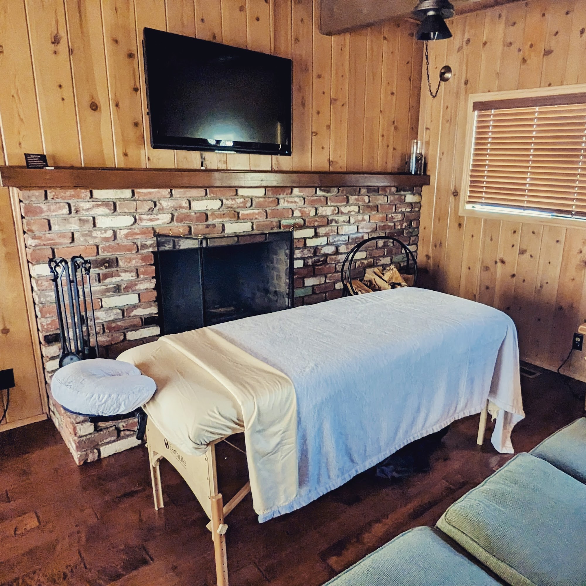 Utmost Massage 41655 Reagan Way Suite I, Murrieta California 92562