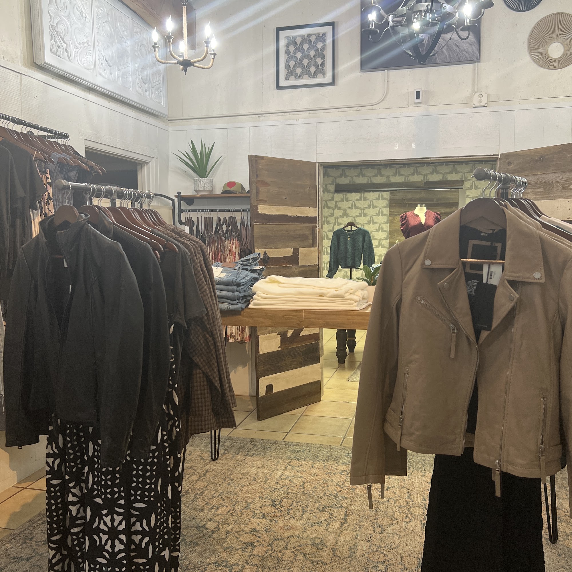 Luxe and Lounge Boutique Murrieta