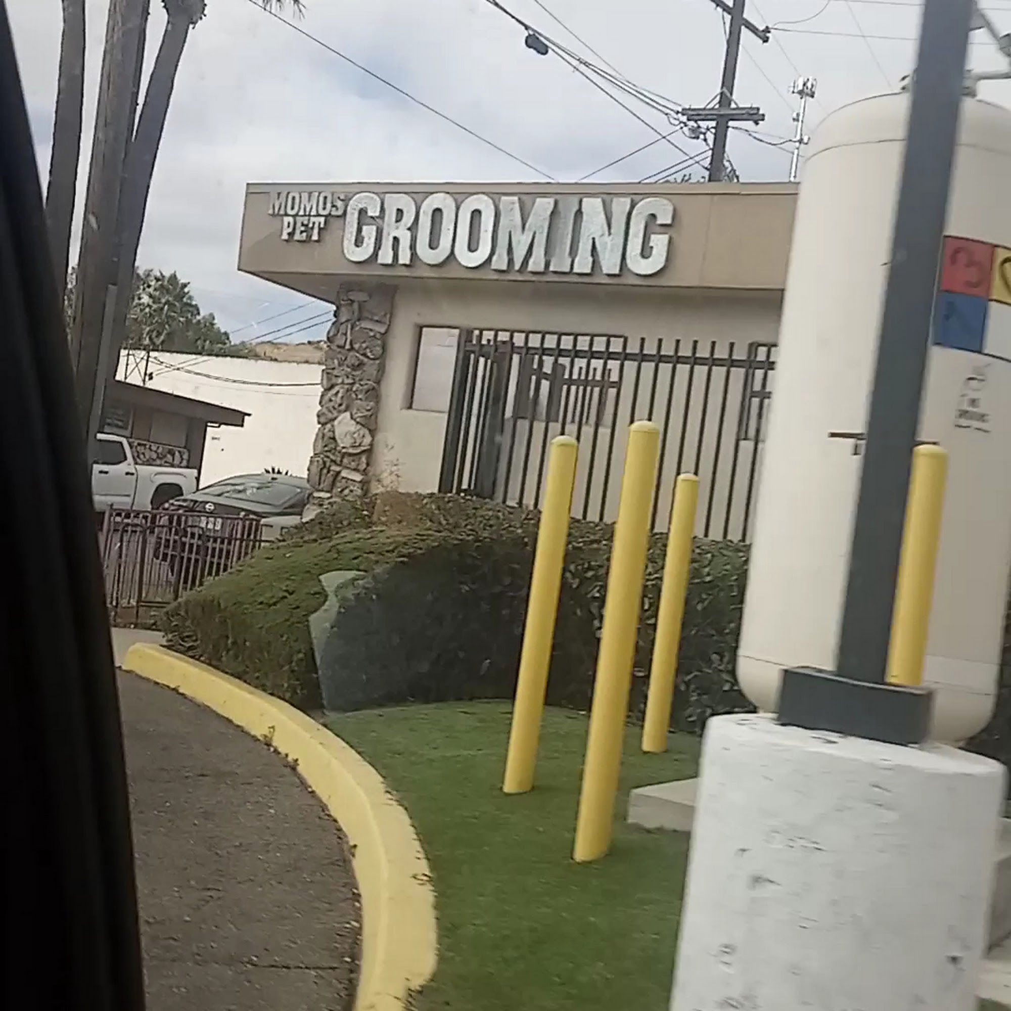 Momo’s pet grooming Norco