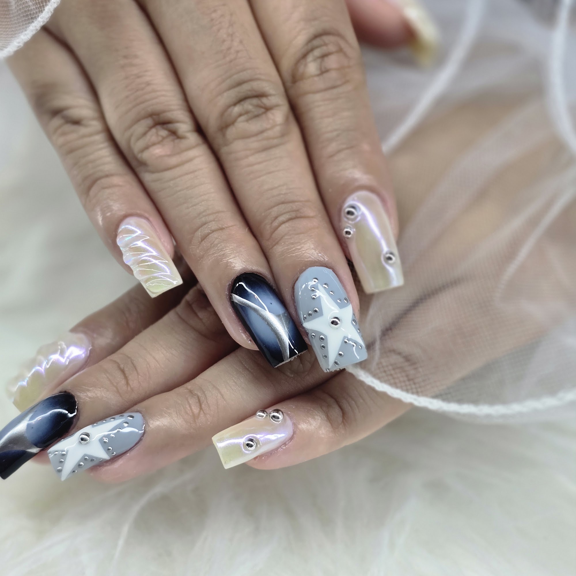 Roxy's nails 6732 Lankershim Blvd, North Hollywood California 91606
