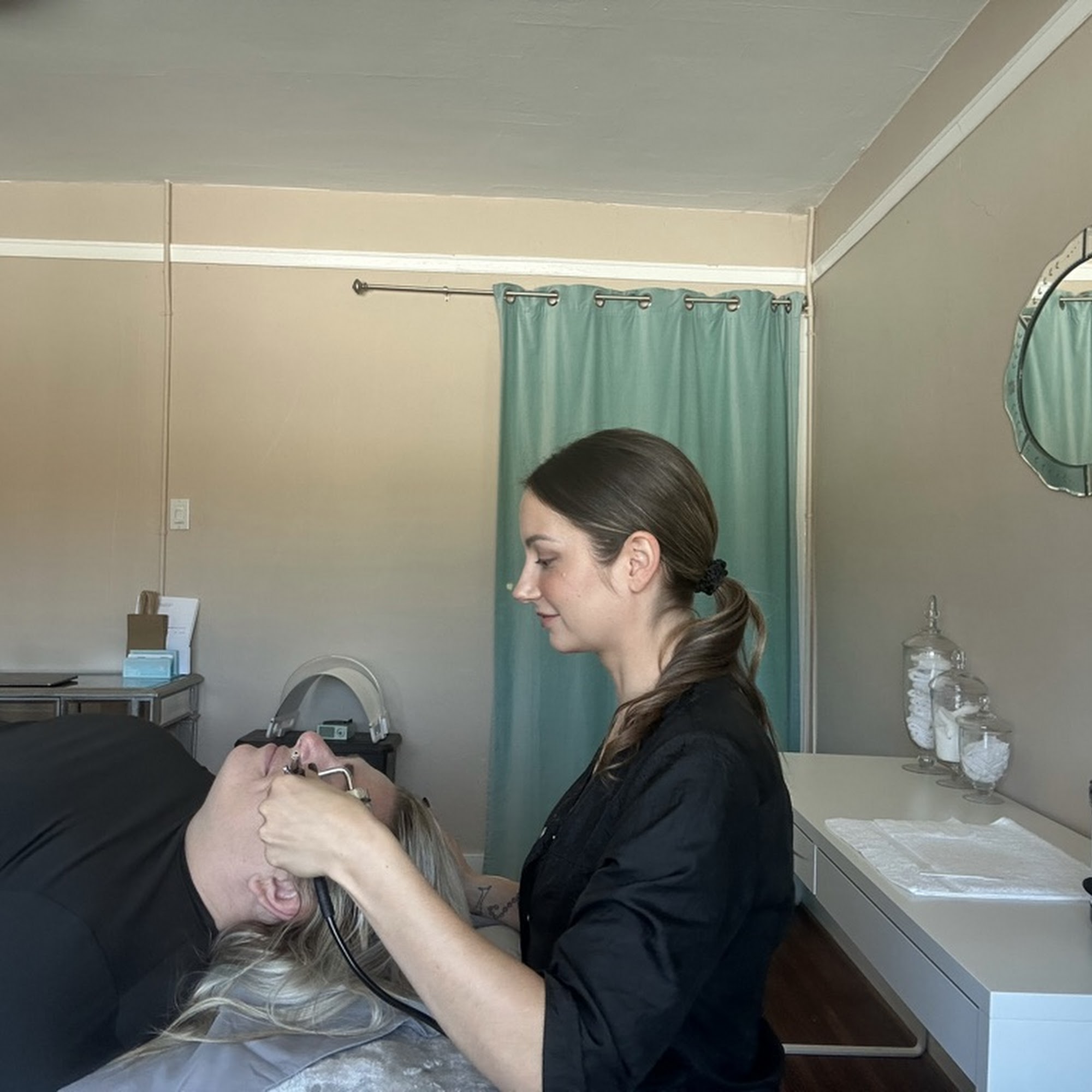 Amy Earnest Acne Specialist 4412 Piedmont Ave #1, Oakland California 94611