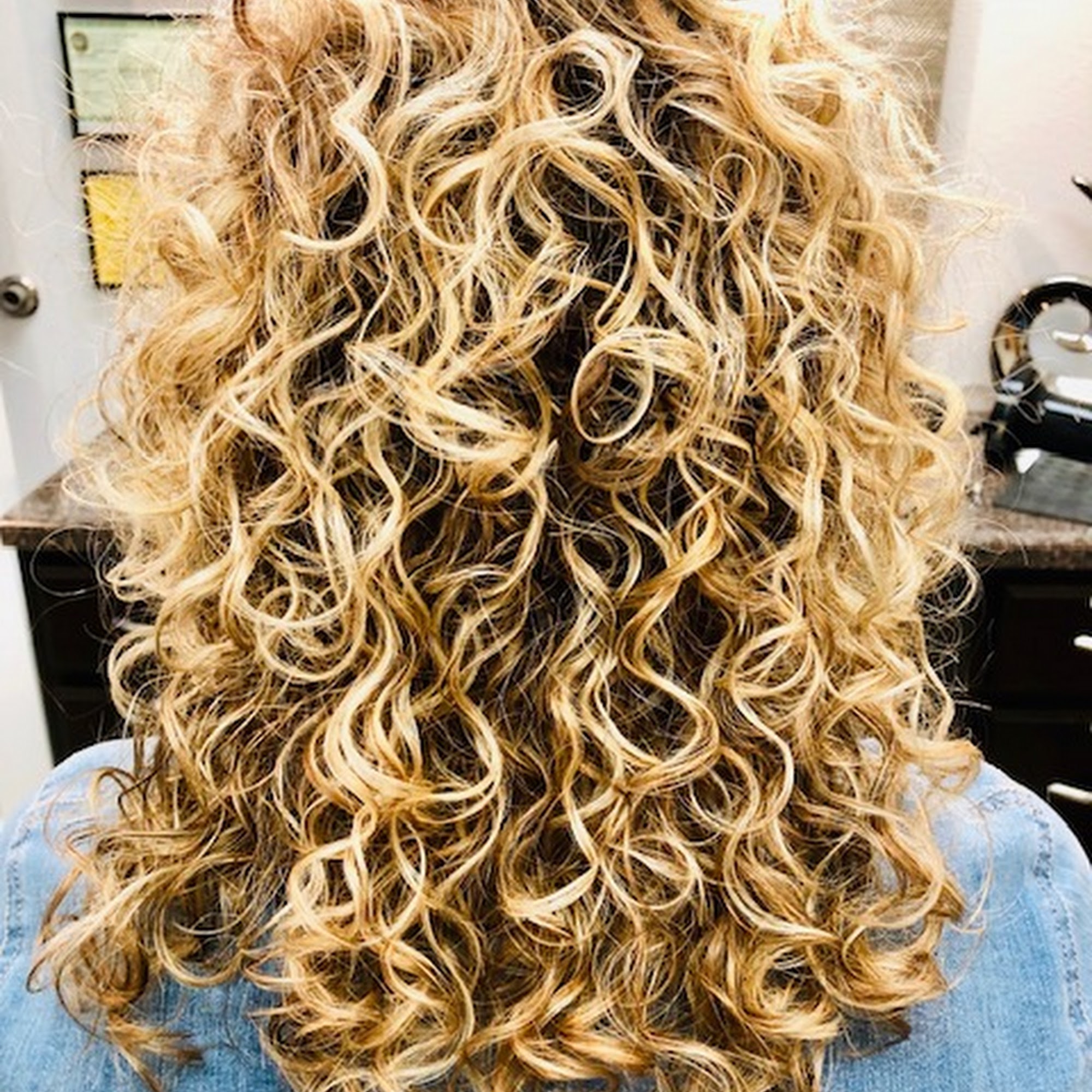 Mark Ellis Ouidad Salon 72624 El Paseo Ste B-6 Room 10, Palm Desert California 92260