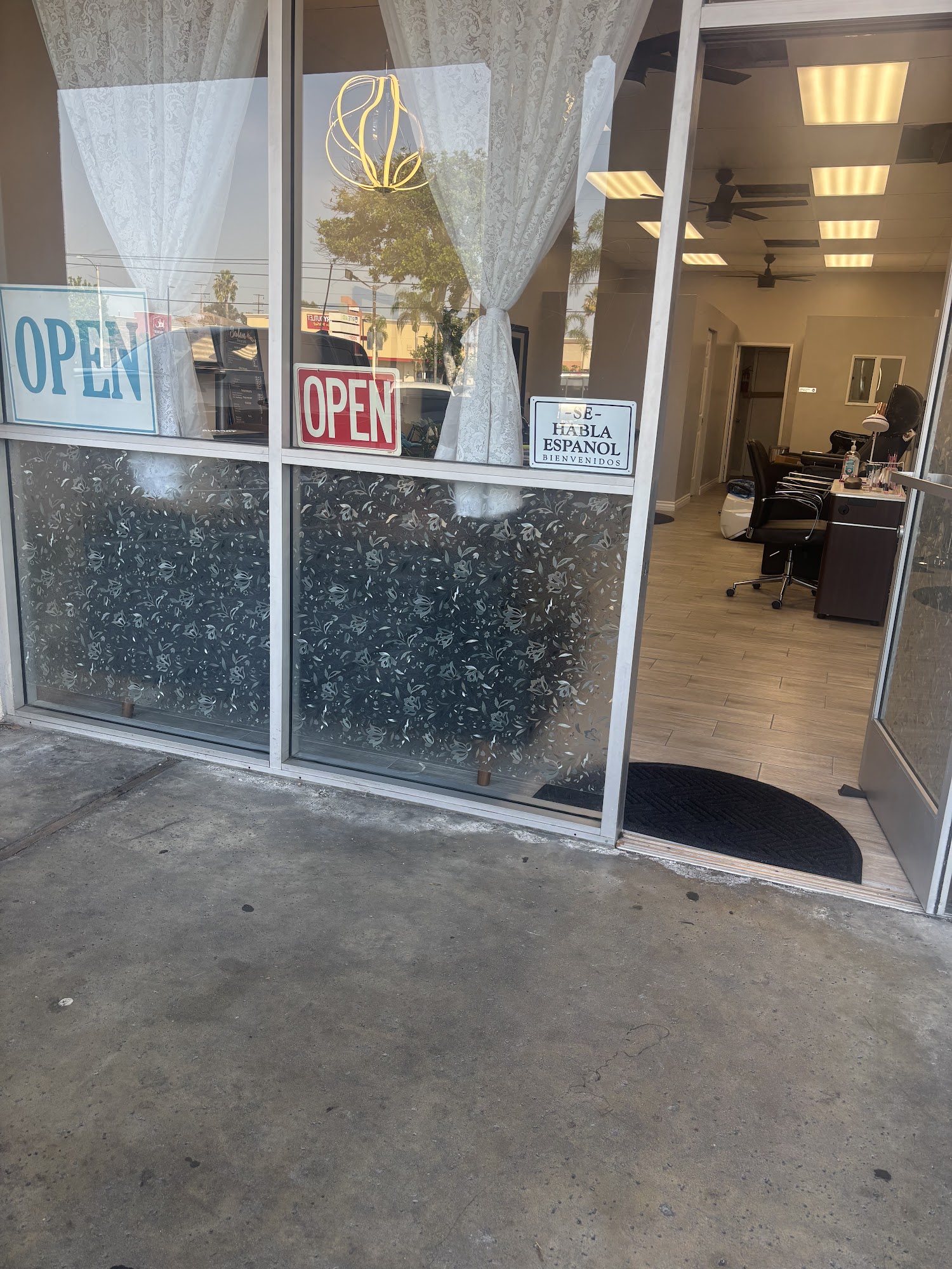 Santana’s Hair Studio & Supplies