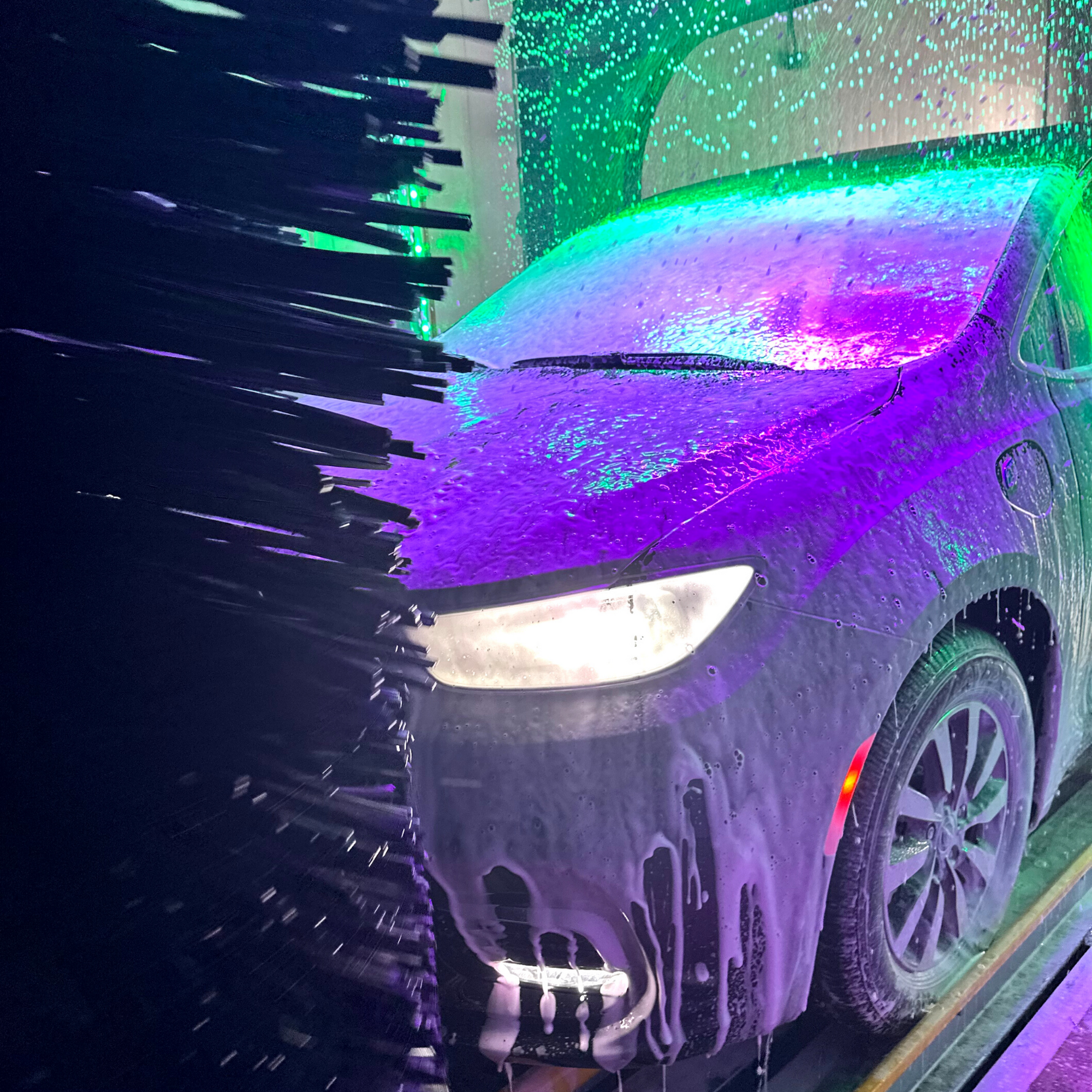 LUV Car Wash - Paramount Blvd