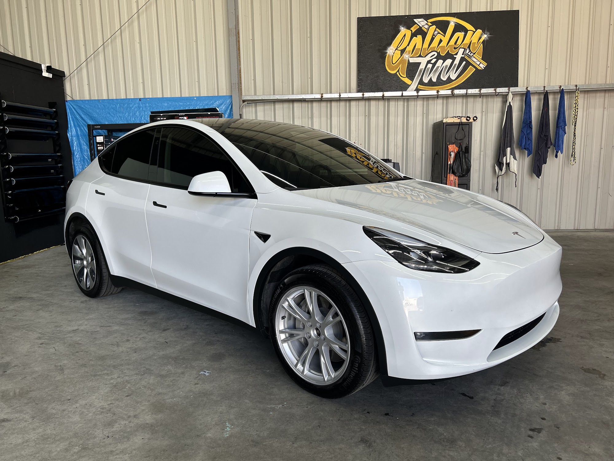 Golden Tint LLC Window Tinting 400 1st St ste D, Parlier California 93648