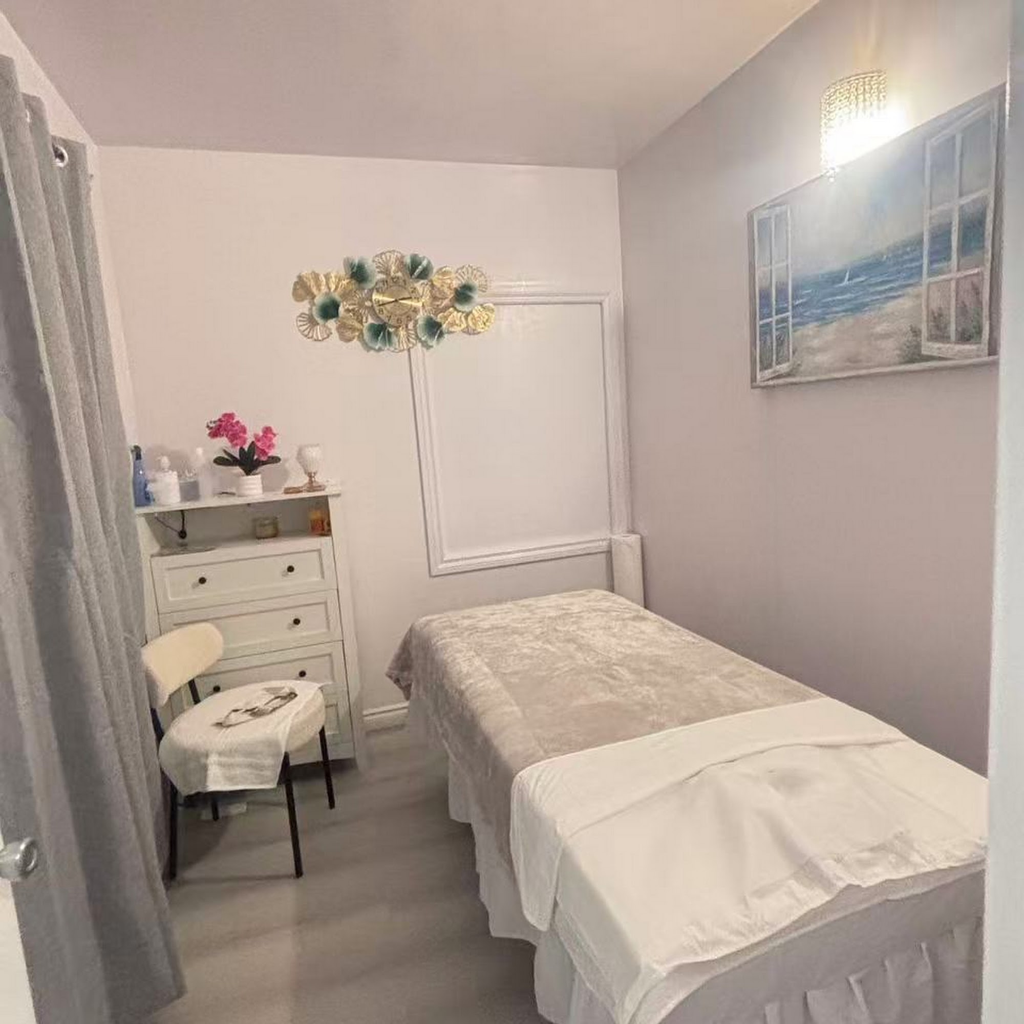 Spa Aura 1056 E Walnut St, Pasadena California 91106