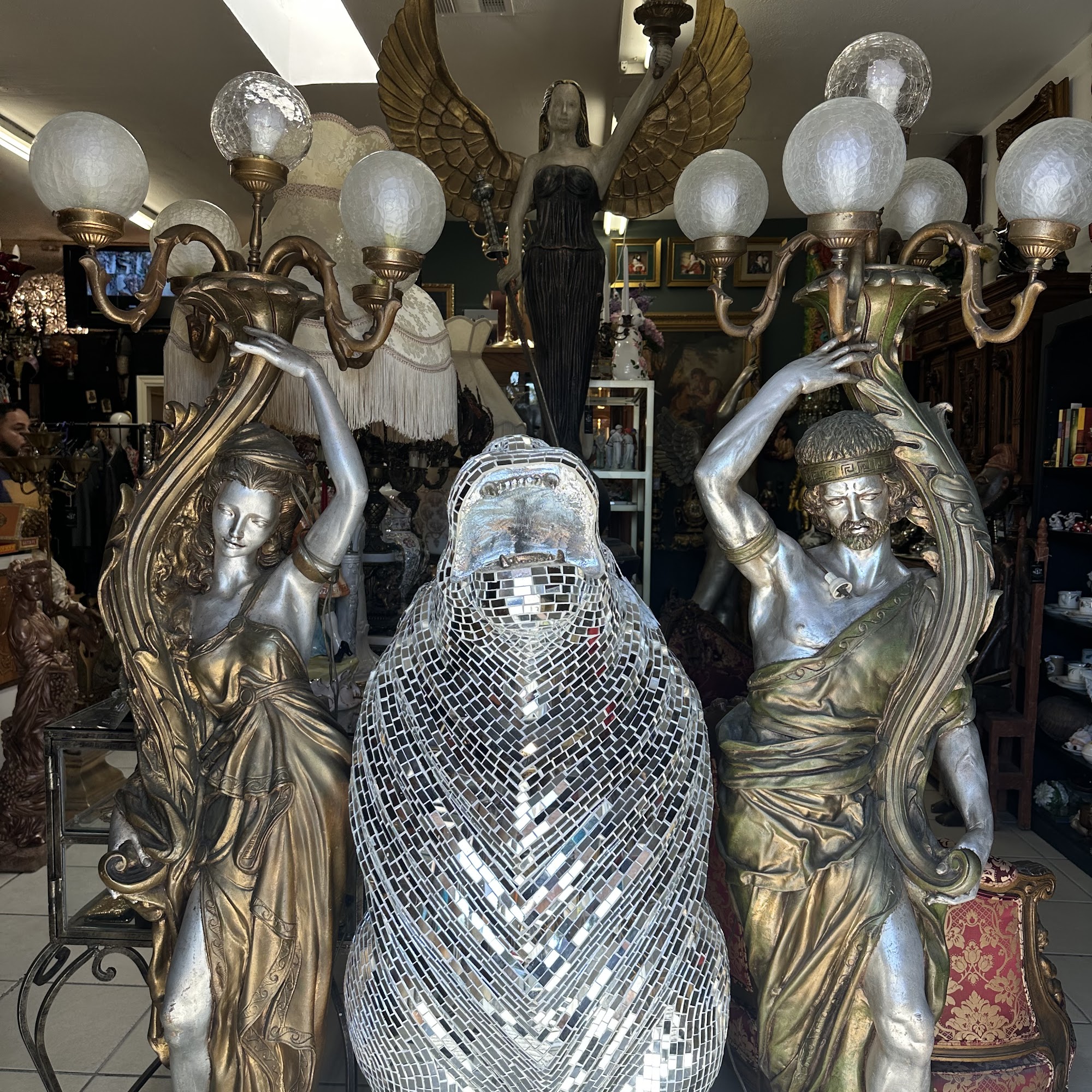 CASA SAN ANGEL ANTIQUES & COLLECTIBLES