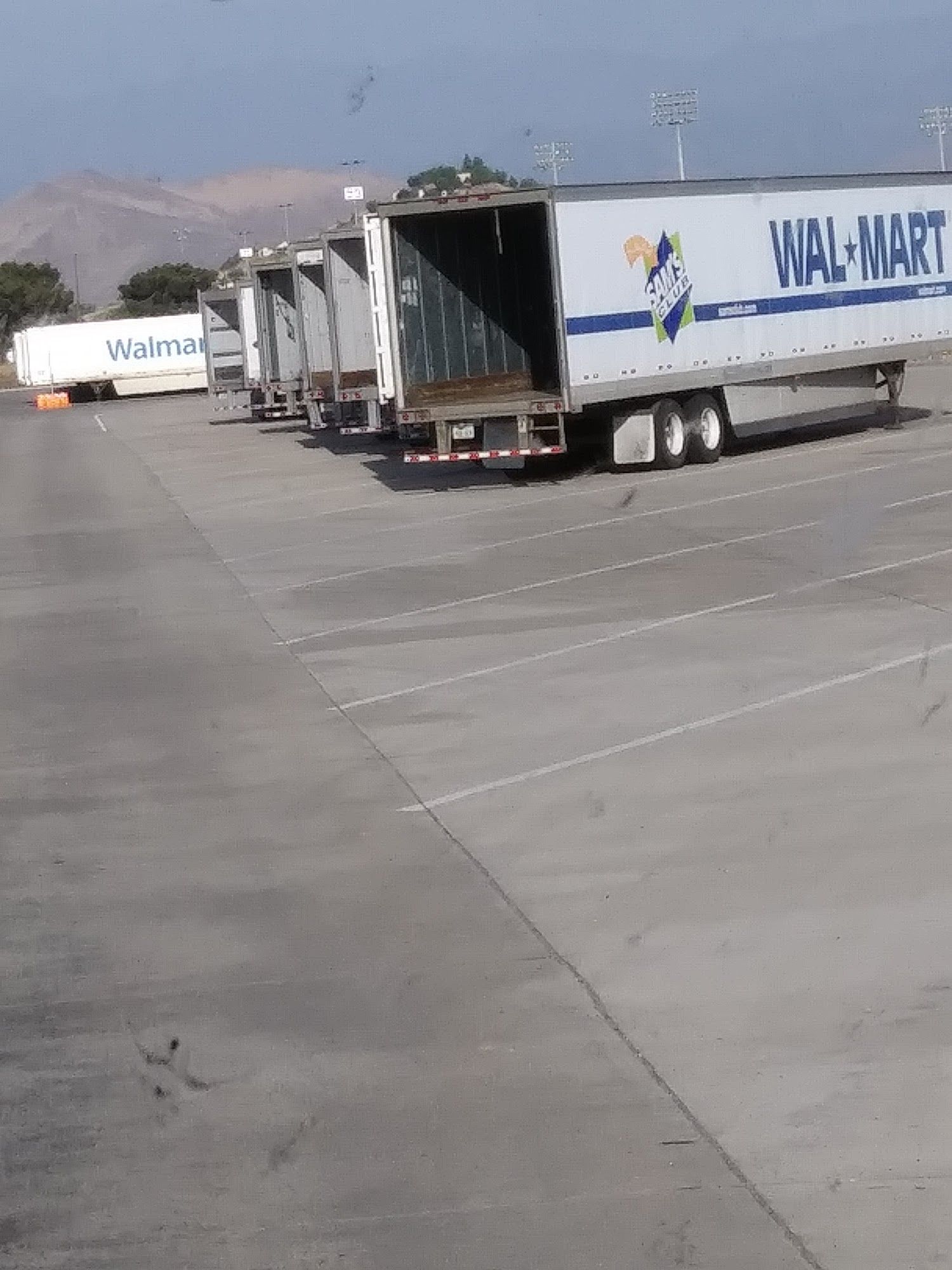 WALMART DISTRIBUTION CENTER NORTH ENTRANCE Porterville CA Hours