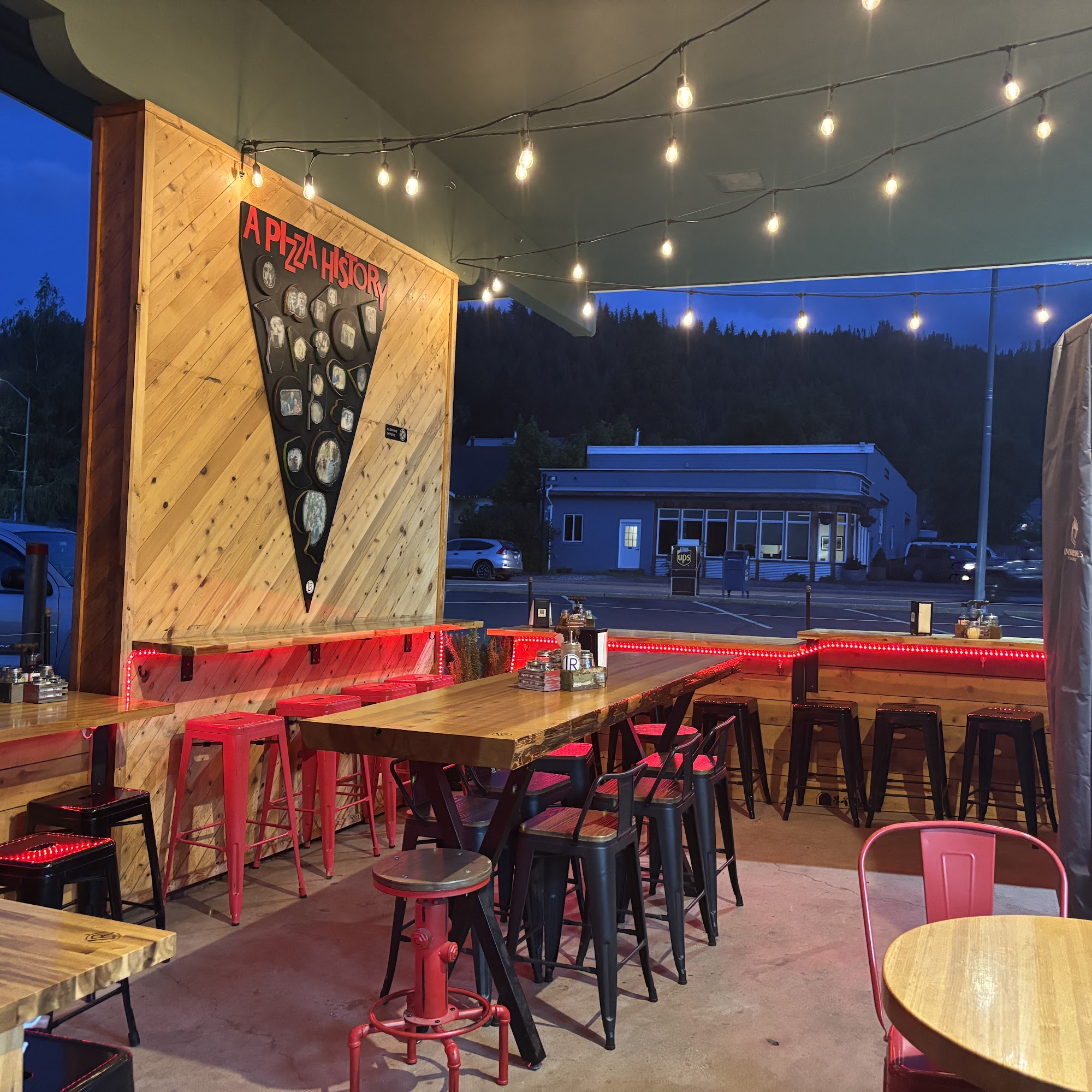 Leon & Roys Family Pizzeria Quincy