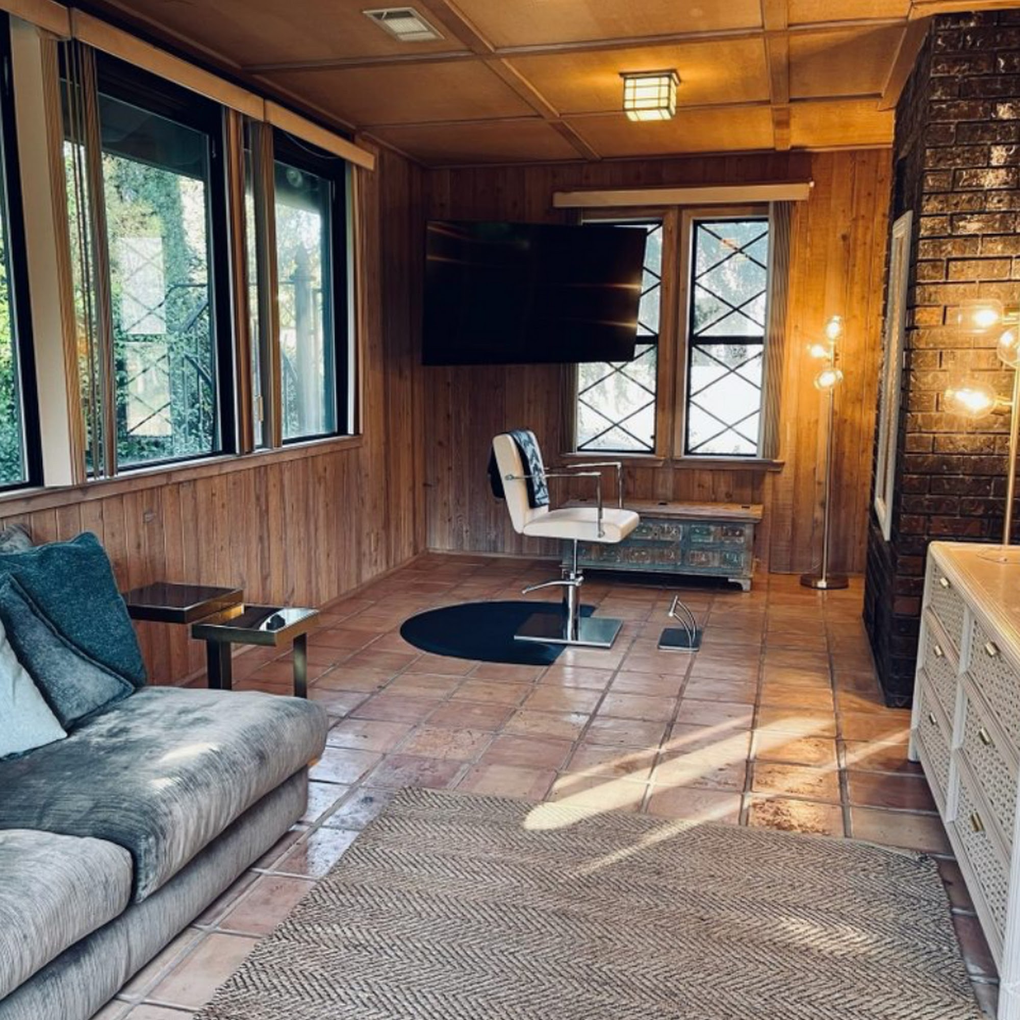 E.J. Salon 6129 Turnberry Ct, Redding California 96003