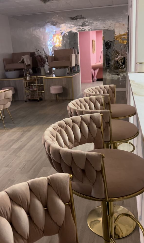 LLORRAINE LASHES BEAUTY BAR