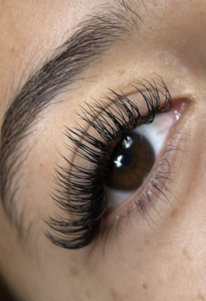 LLORRAINE LASHES BEAUTY BAR